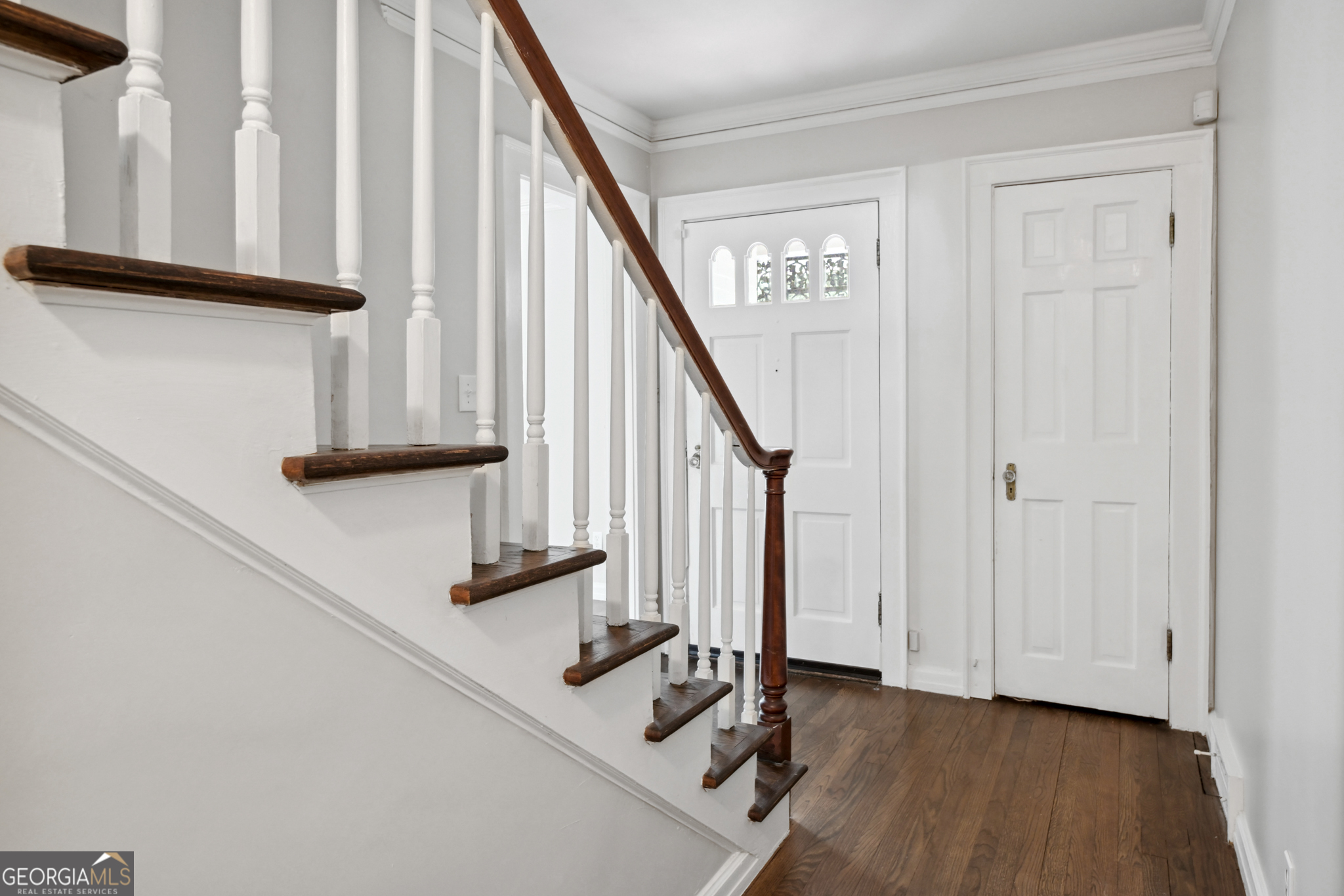 2878 N Hills Drive NE