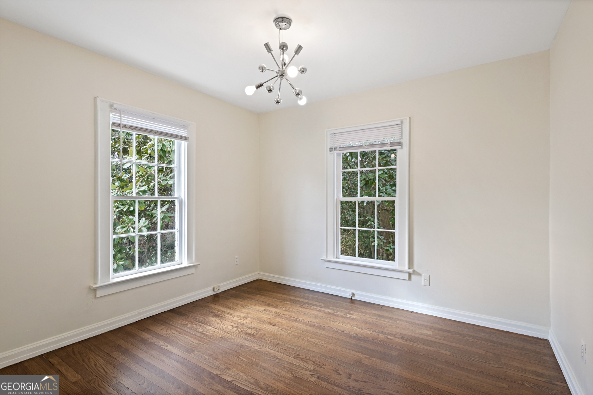 2878 N Hills Drive NE