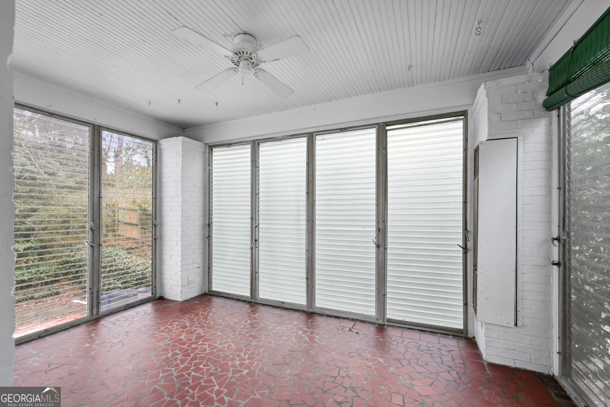 2878 N Hills Drive NE