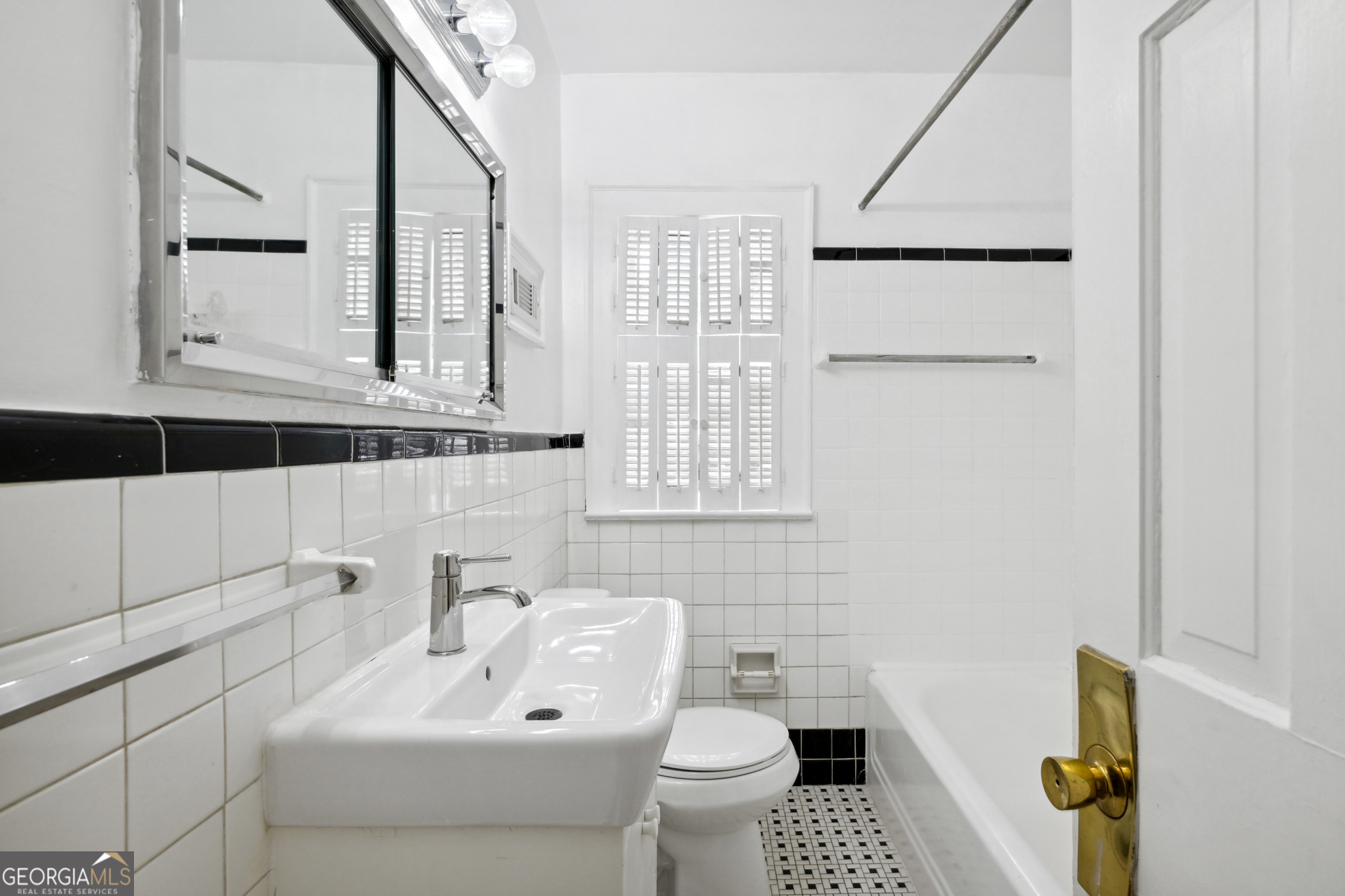 2878 N Hills Drive NE