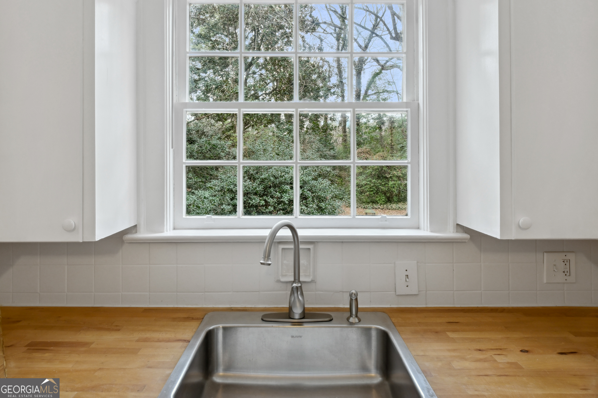 2878 N Hills Drive NE