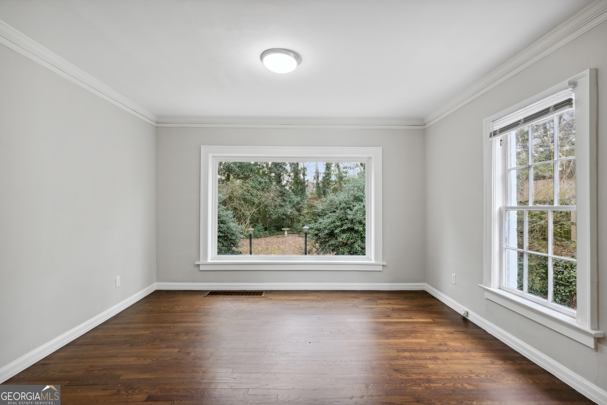 2878 N Hills Drive NE