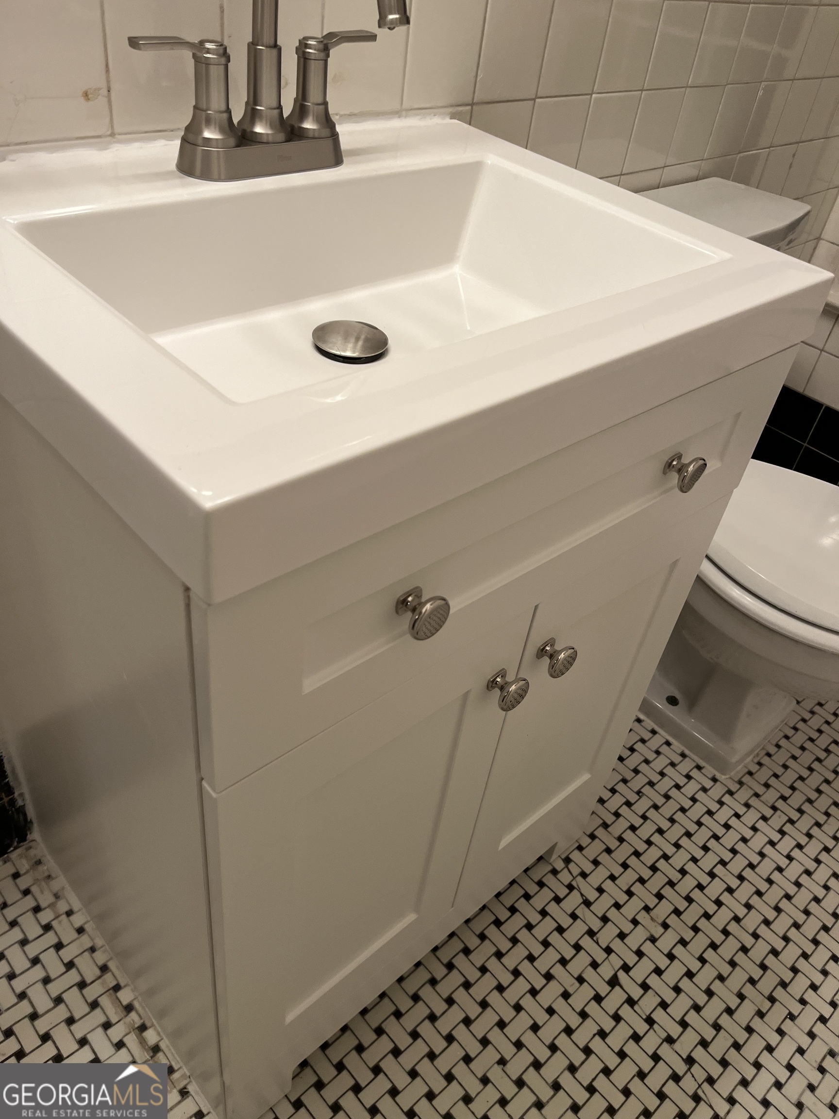 2878 N Hills Drive NE