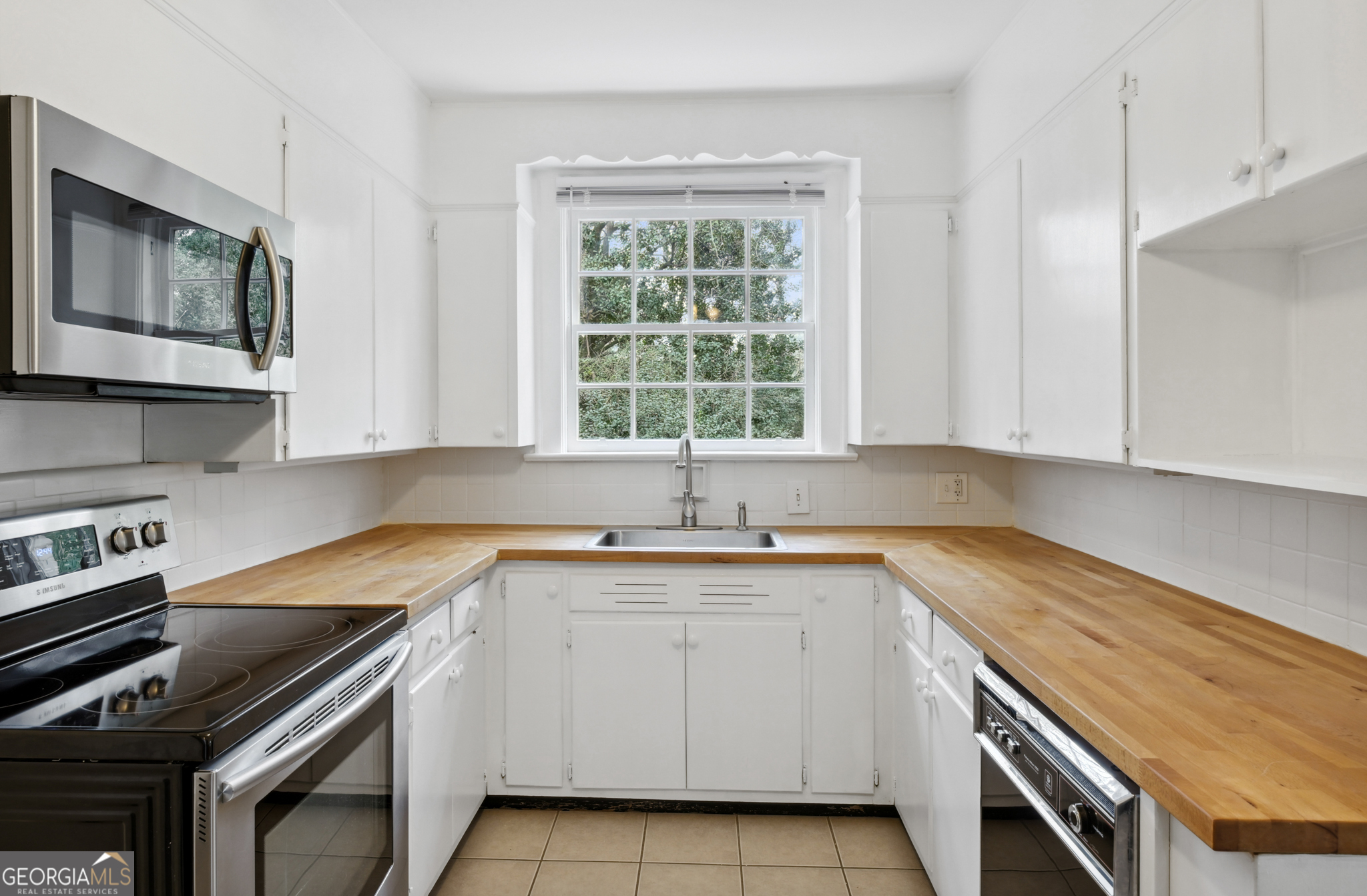 2878 N Hills Drive NE