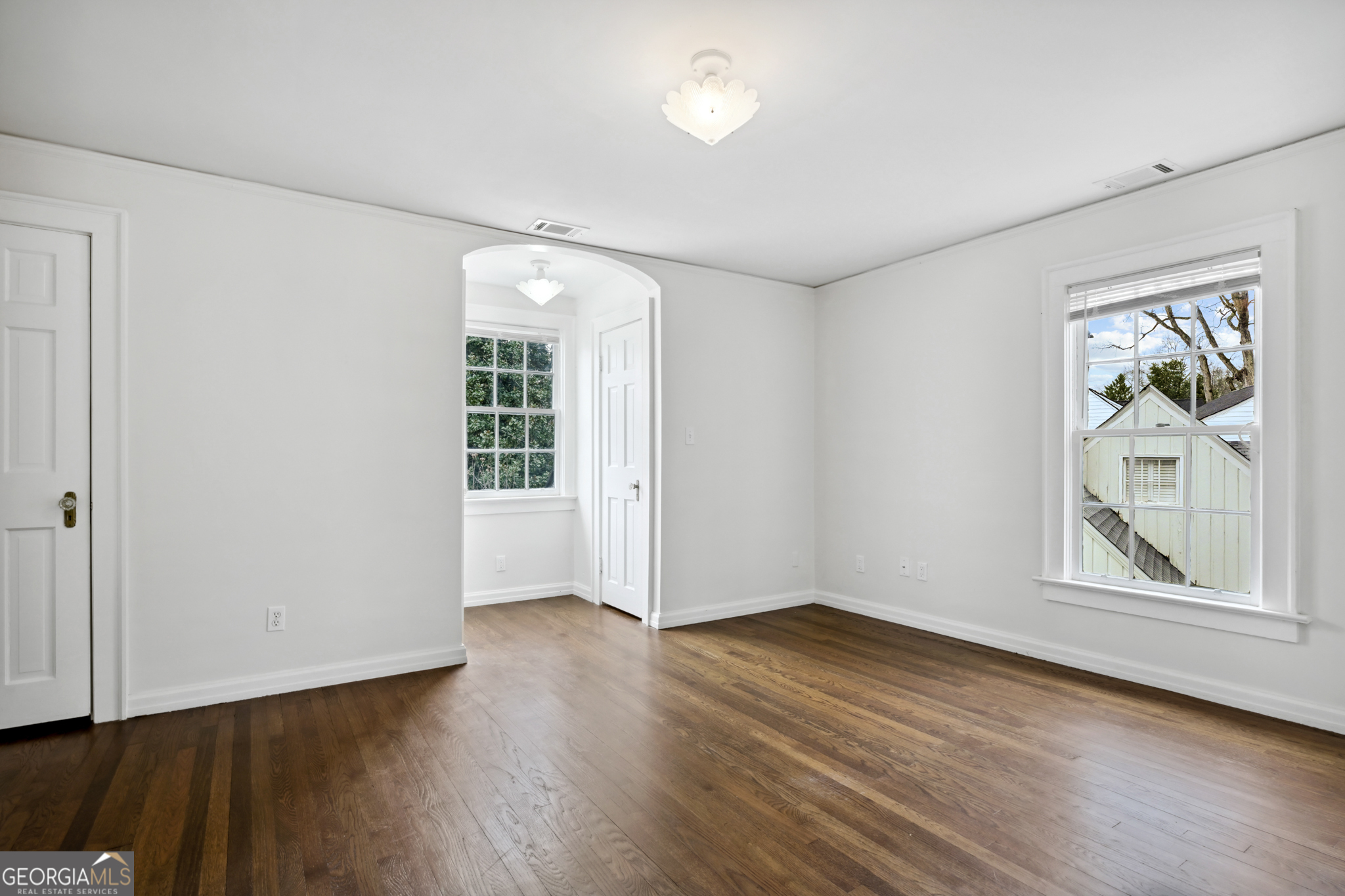 2878 N Hills Drive NE