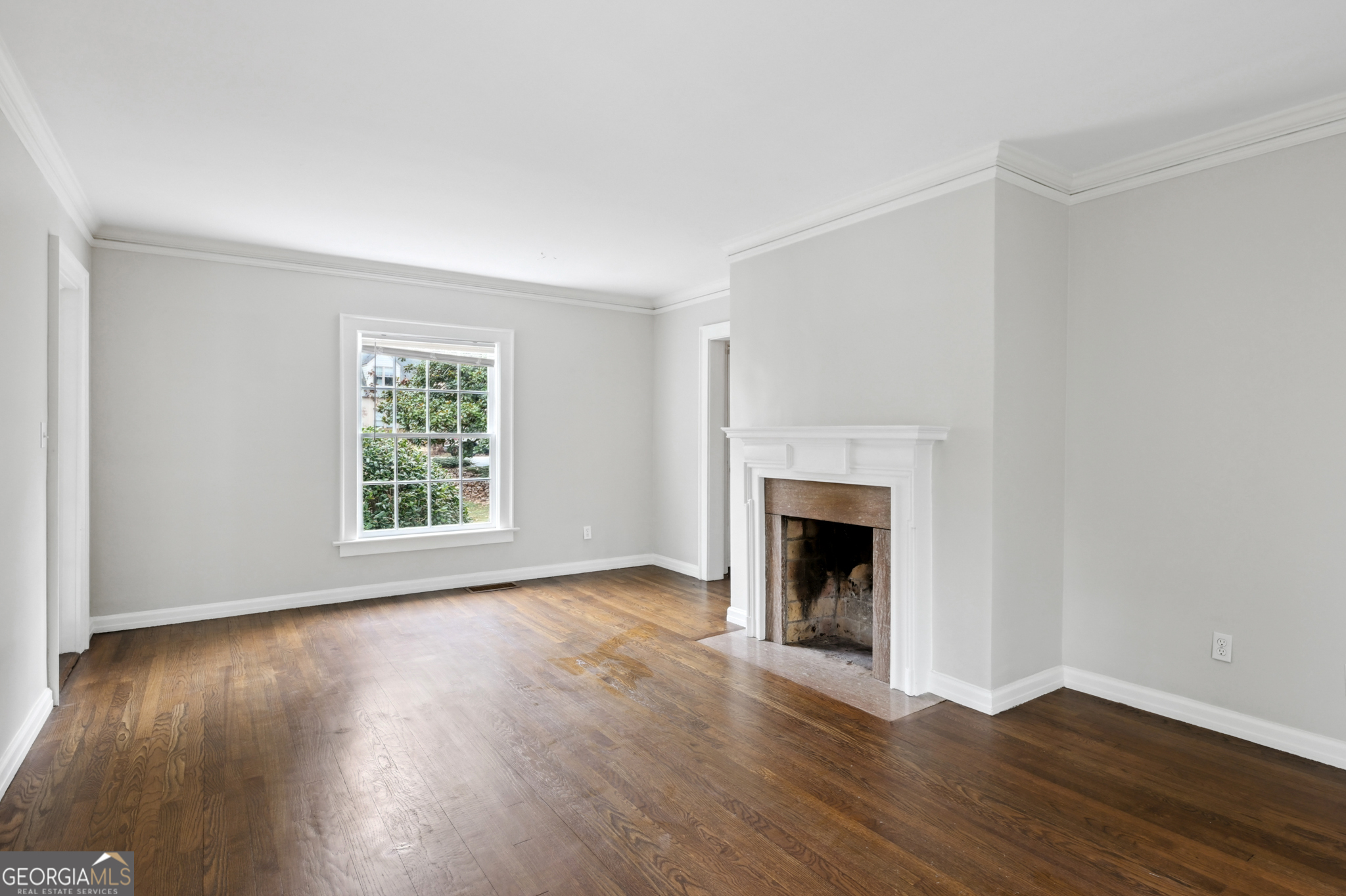 2878 N Hills Drive NE