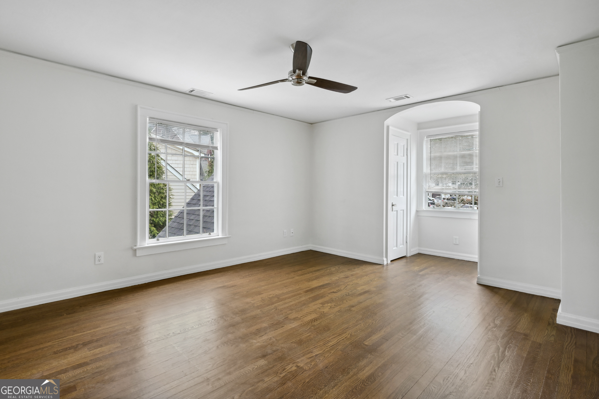 2878 N Hills Drive NE