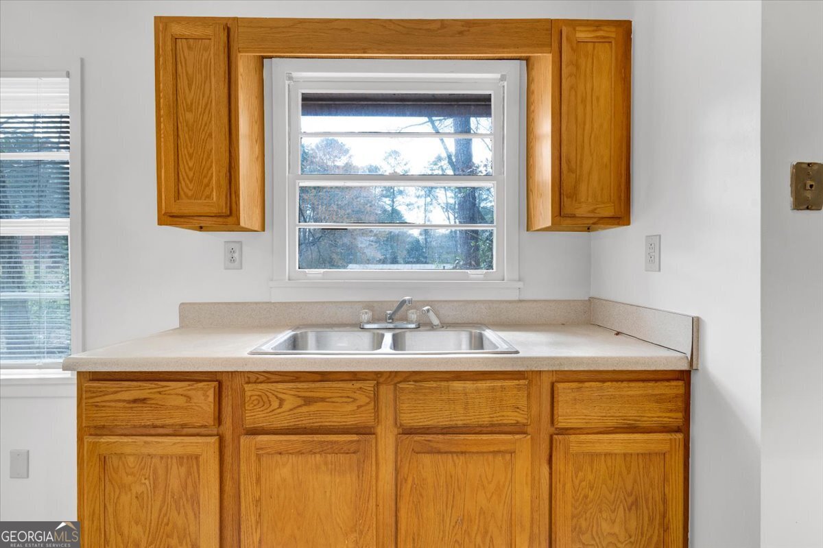 3272 Kingston Road NW