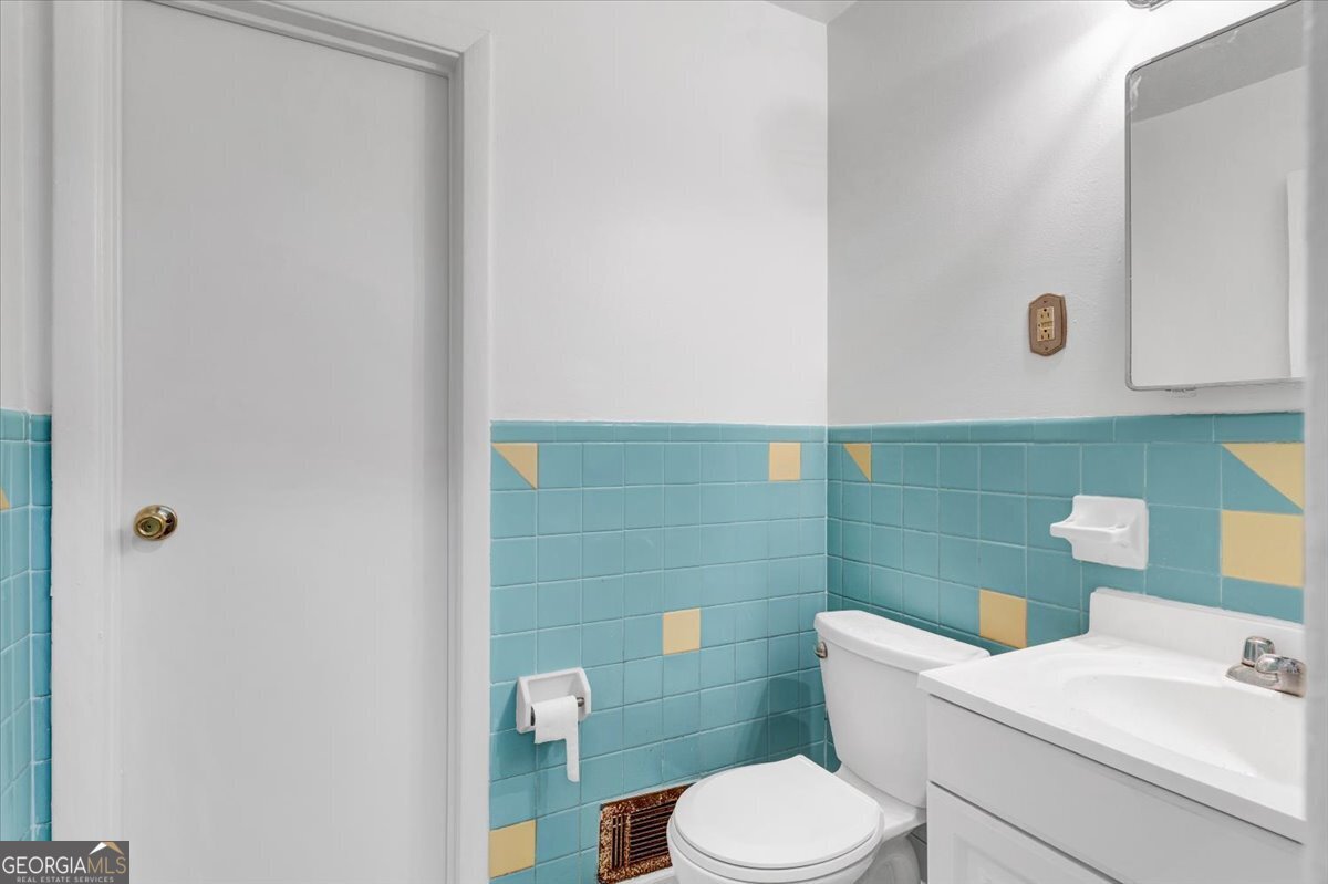 3272 Kingston Road NW