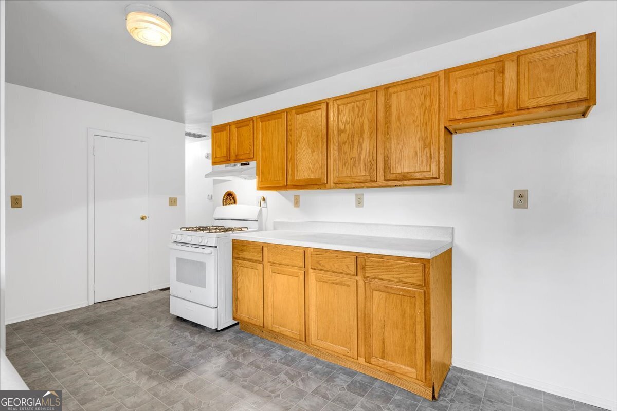 3272 Kingston Road NW