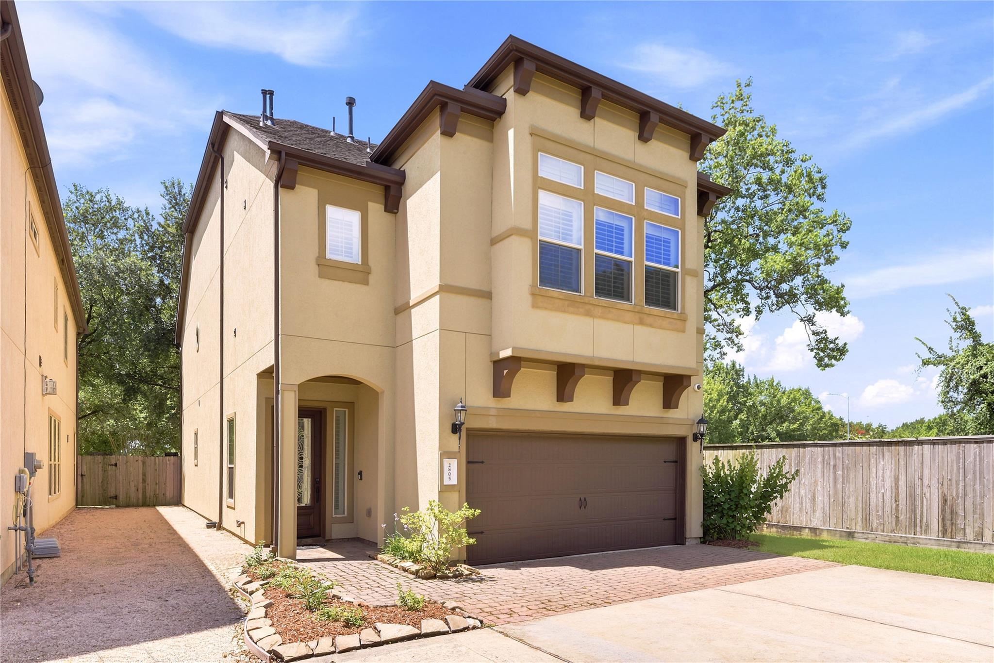 2805 Shadow Woods Court