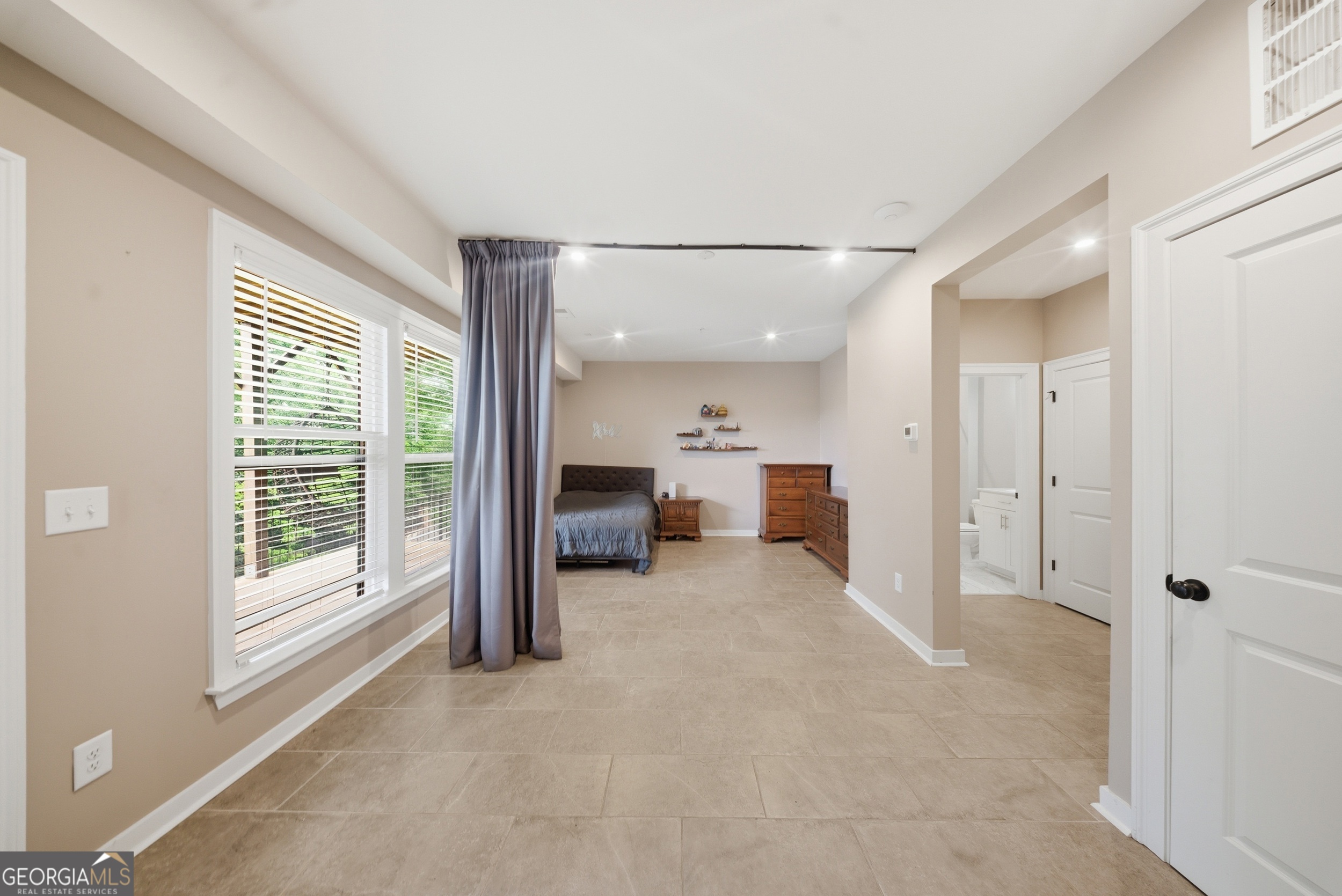 2087 Holtz Lane