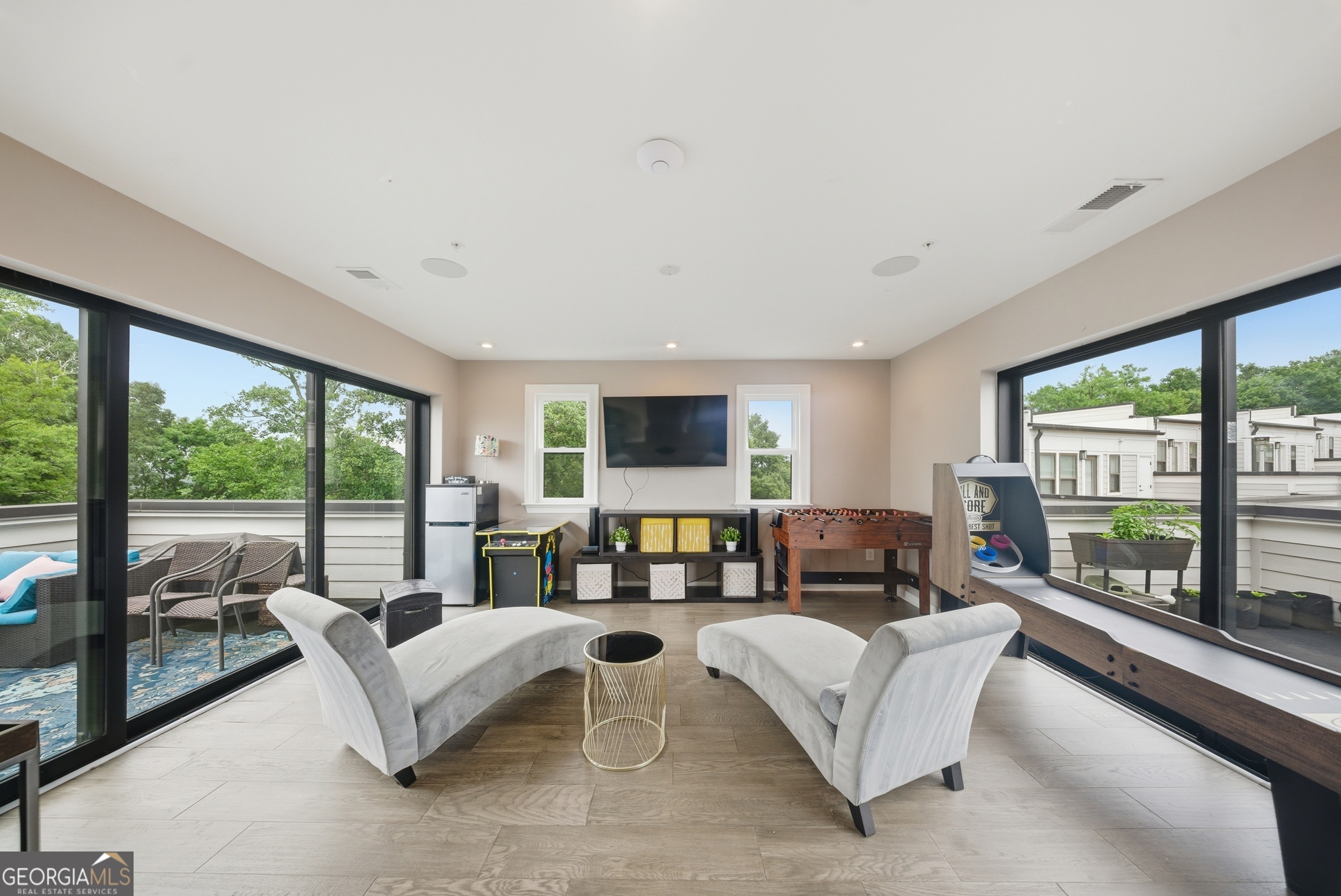 2087 Holtz Lane