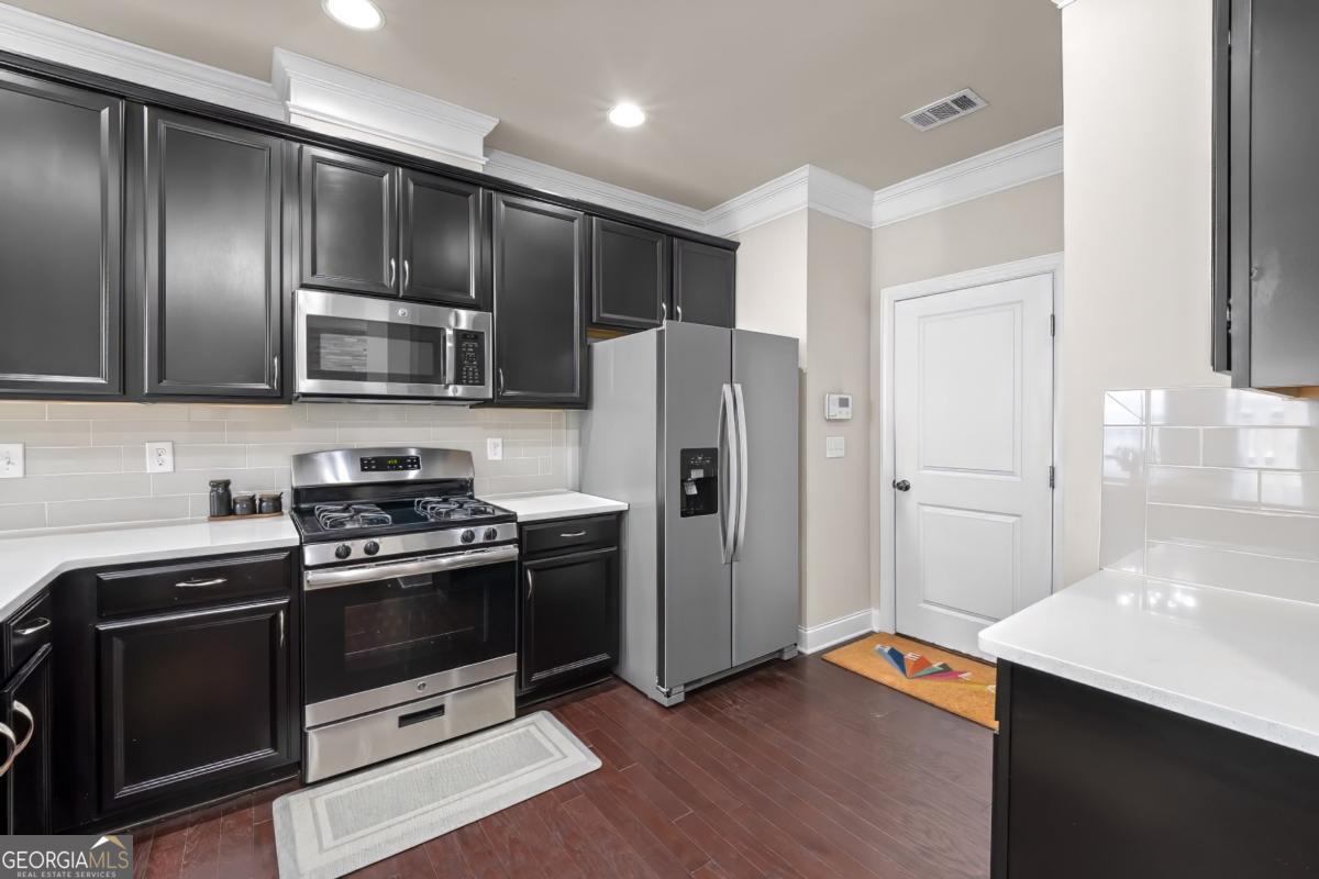 2573 Parkwood Cove Drive