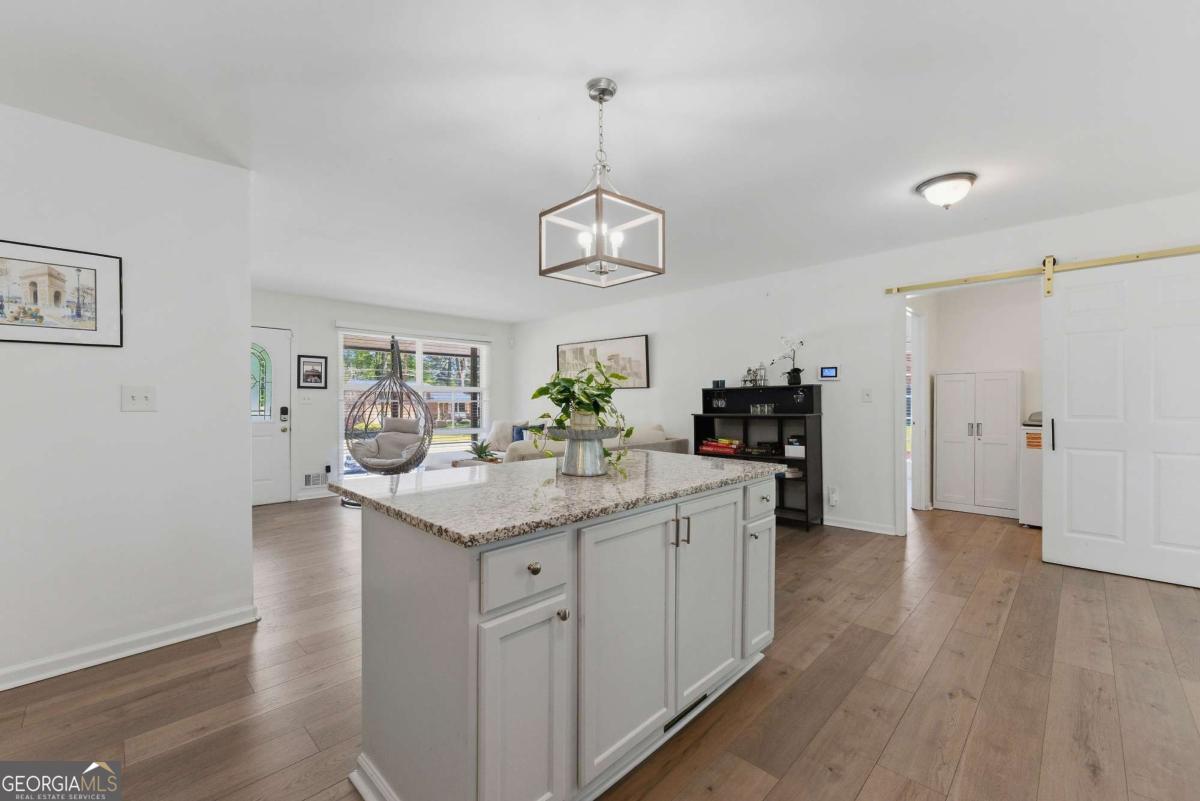 2725 Shoreland Drive SW