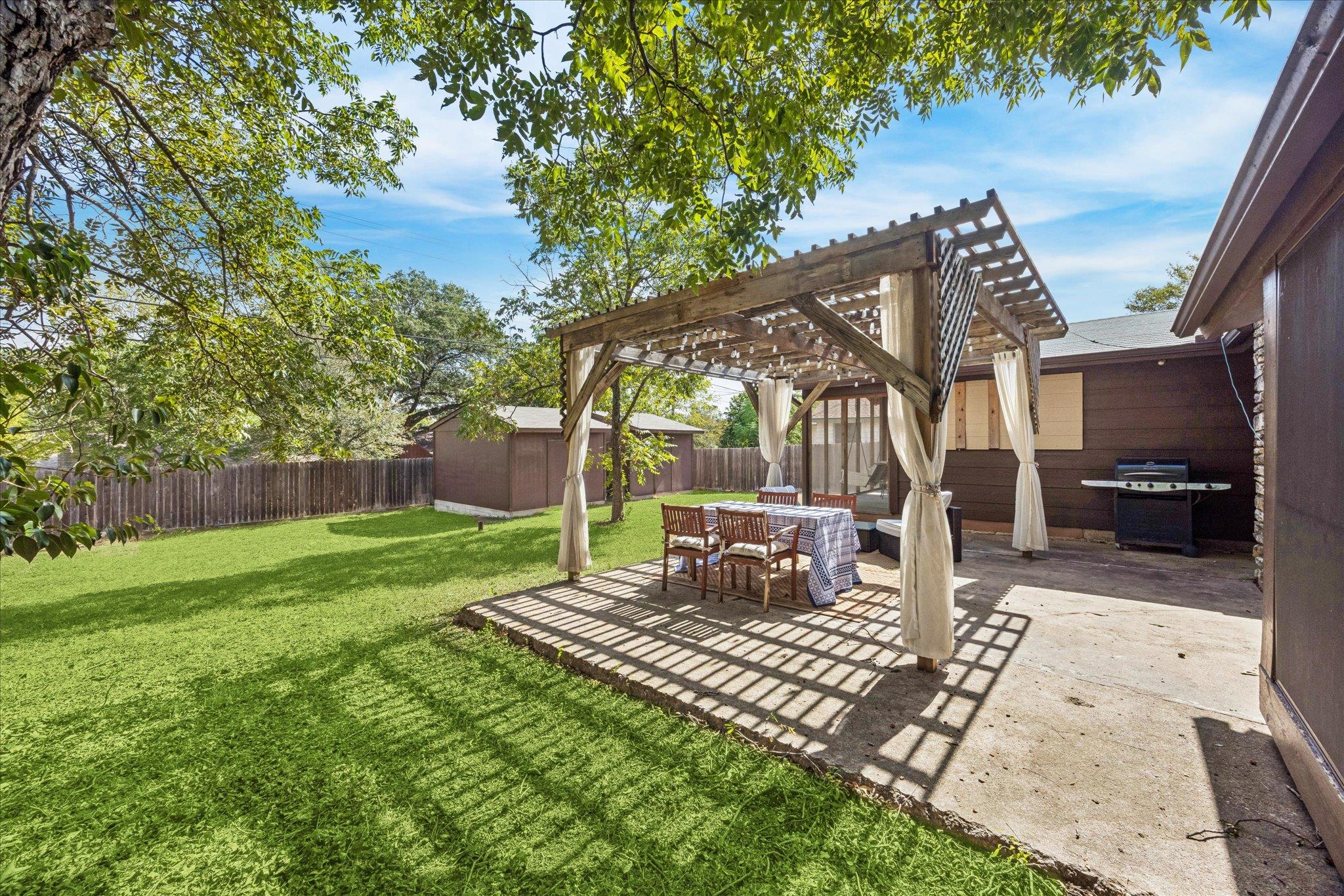 908 Riddlewood DR