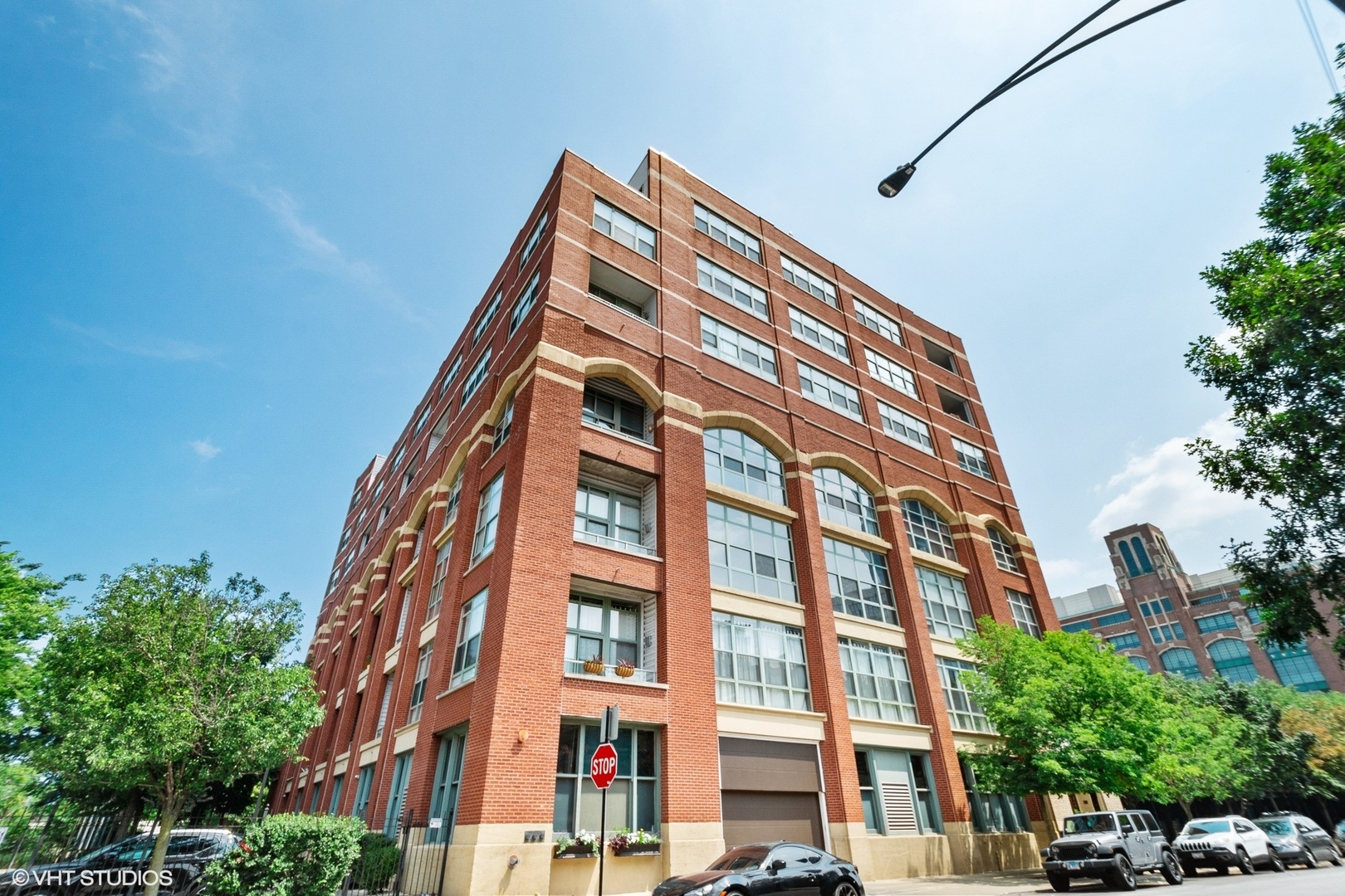 2001 S Calumet Avenue Unit: 205