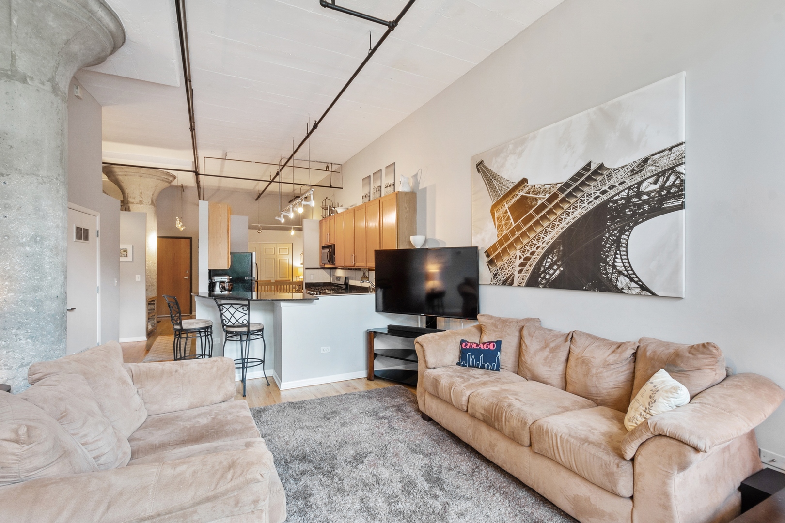 2001 S Calumet Avenue Unit: 205