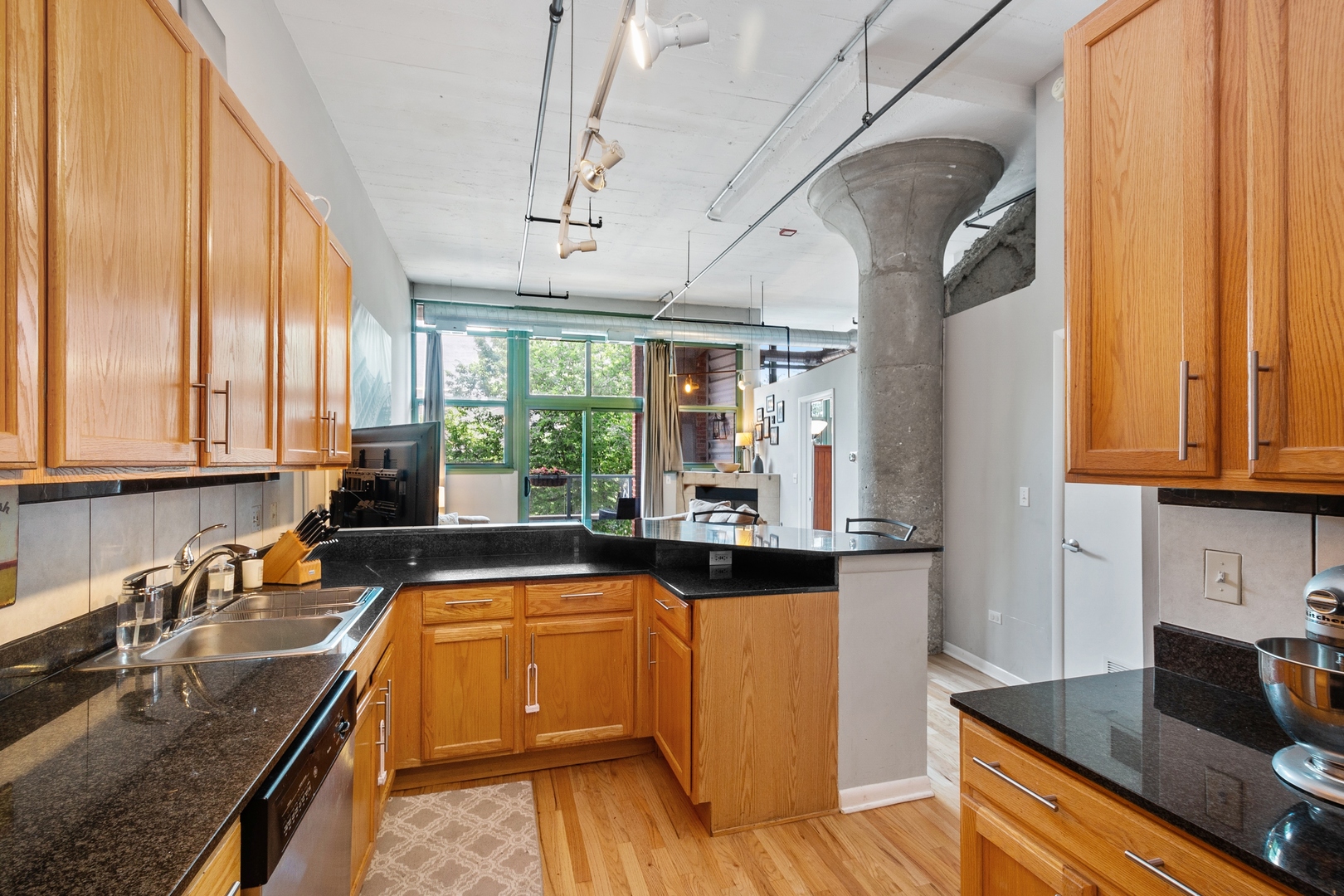 2001 S Calumet Avenue Unit: 205