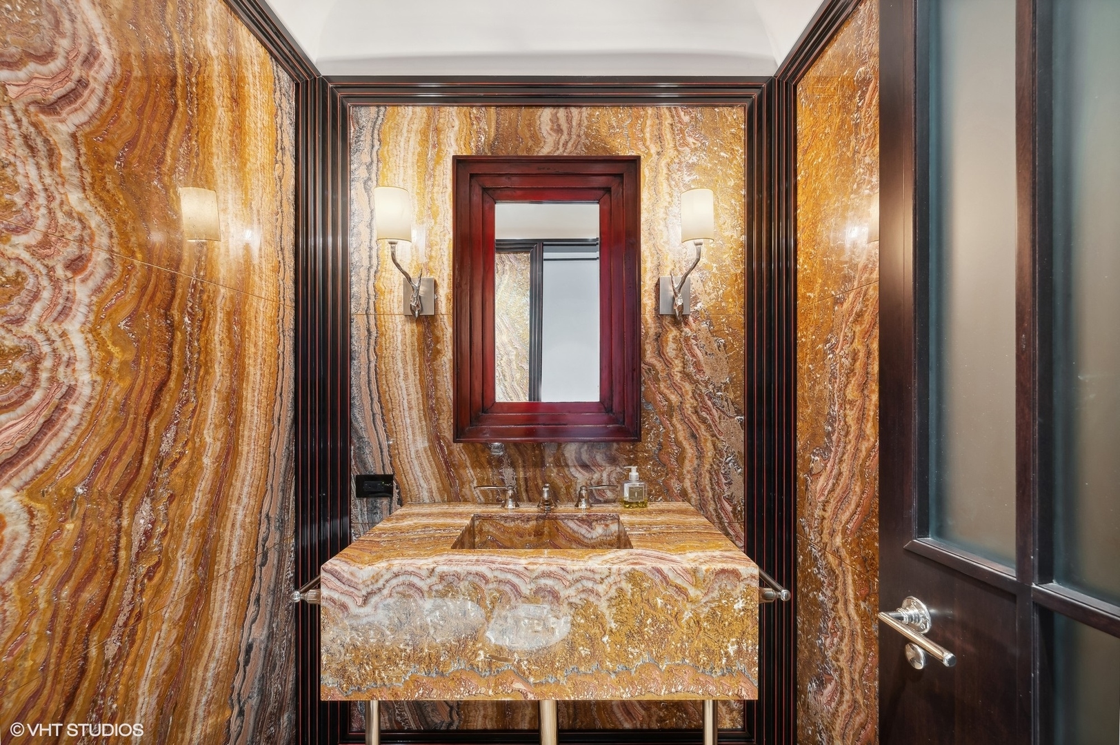 800 N Michigan Avenue Unit: 3902