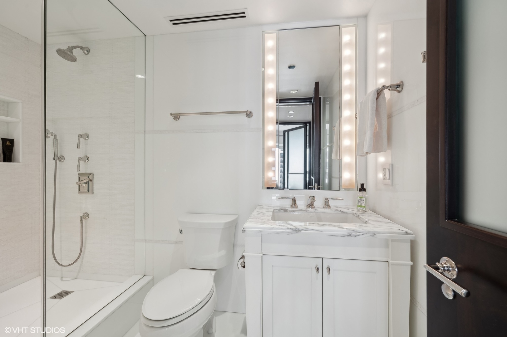 800 N Michigan Avenue Unit: 3902