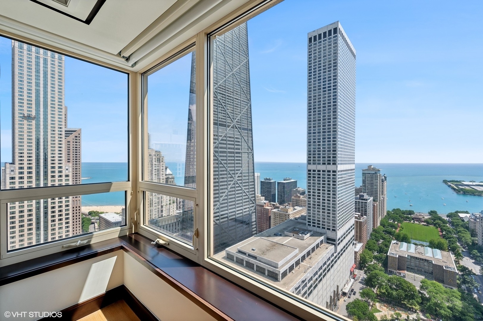 800 N Michigan Avenue Unit: 3902