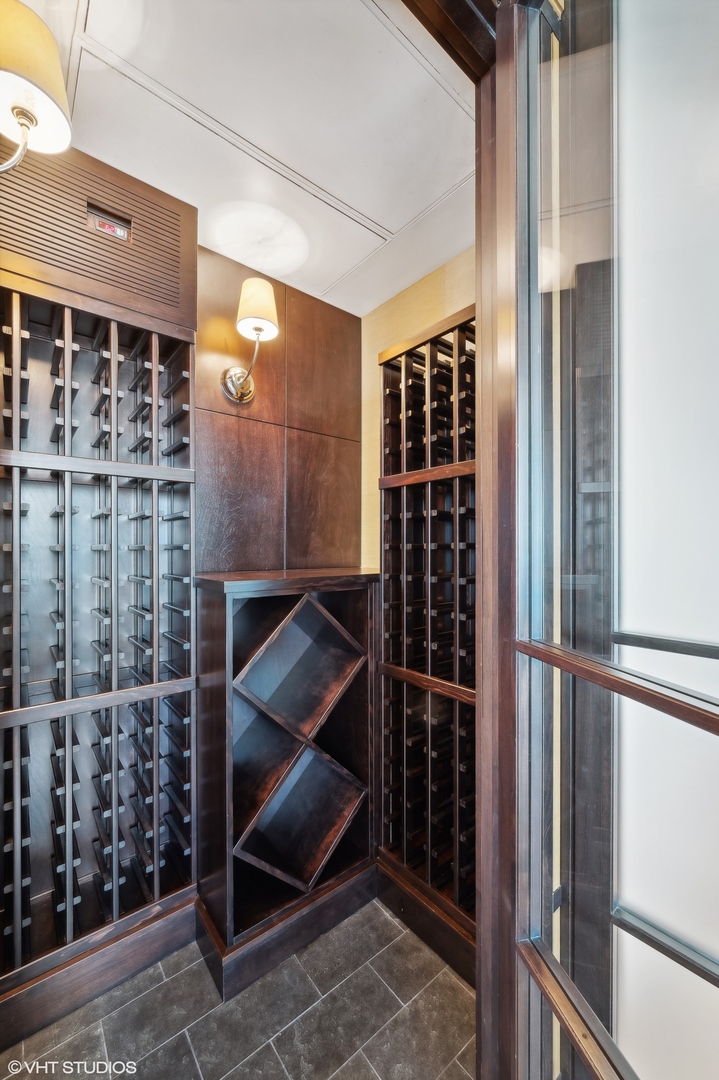 800 N Michigan Avenue Unit: 3902