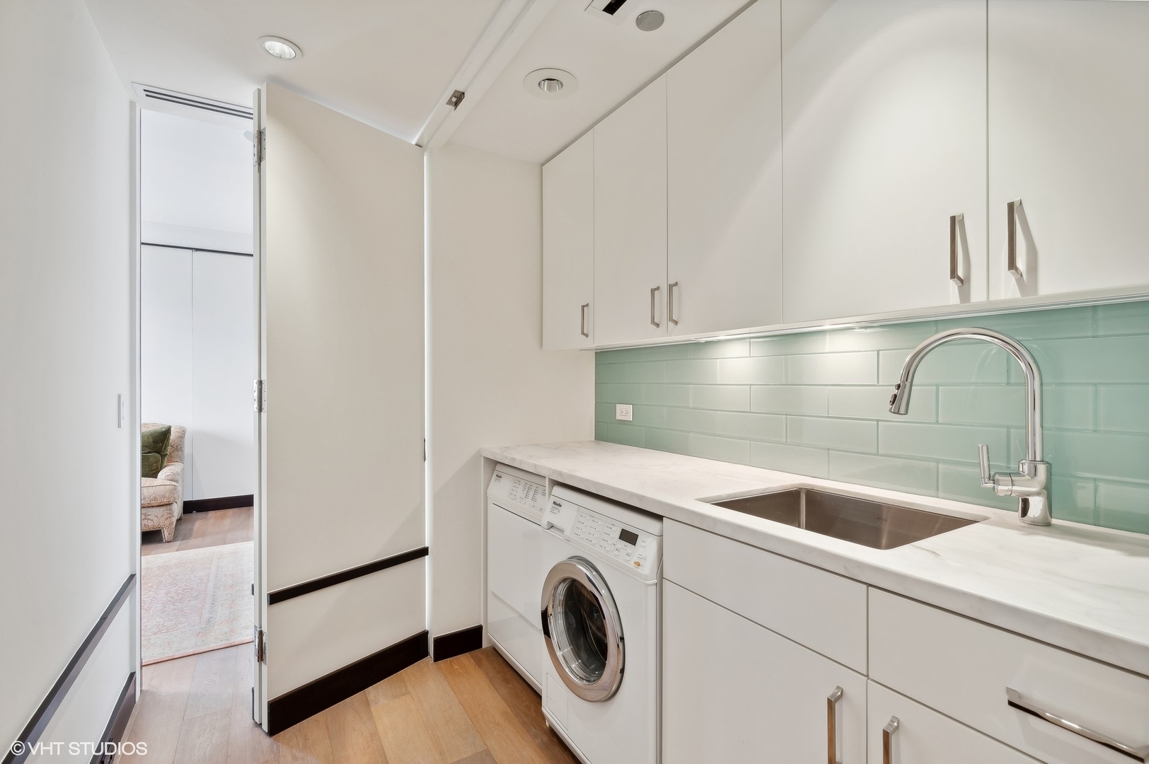 800 N Michigan Avenue Unit: 3902