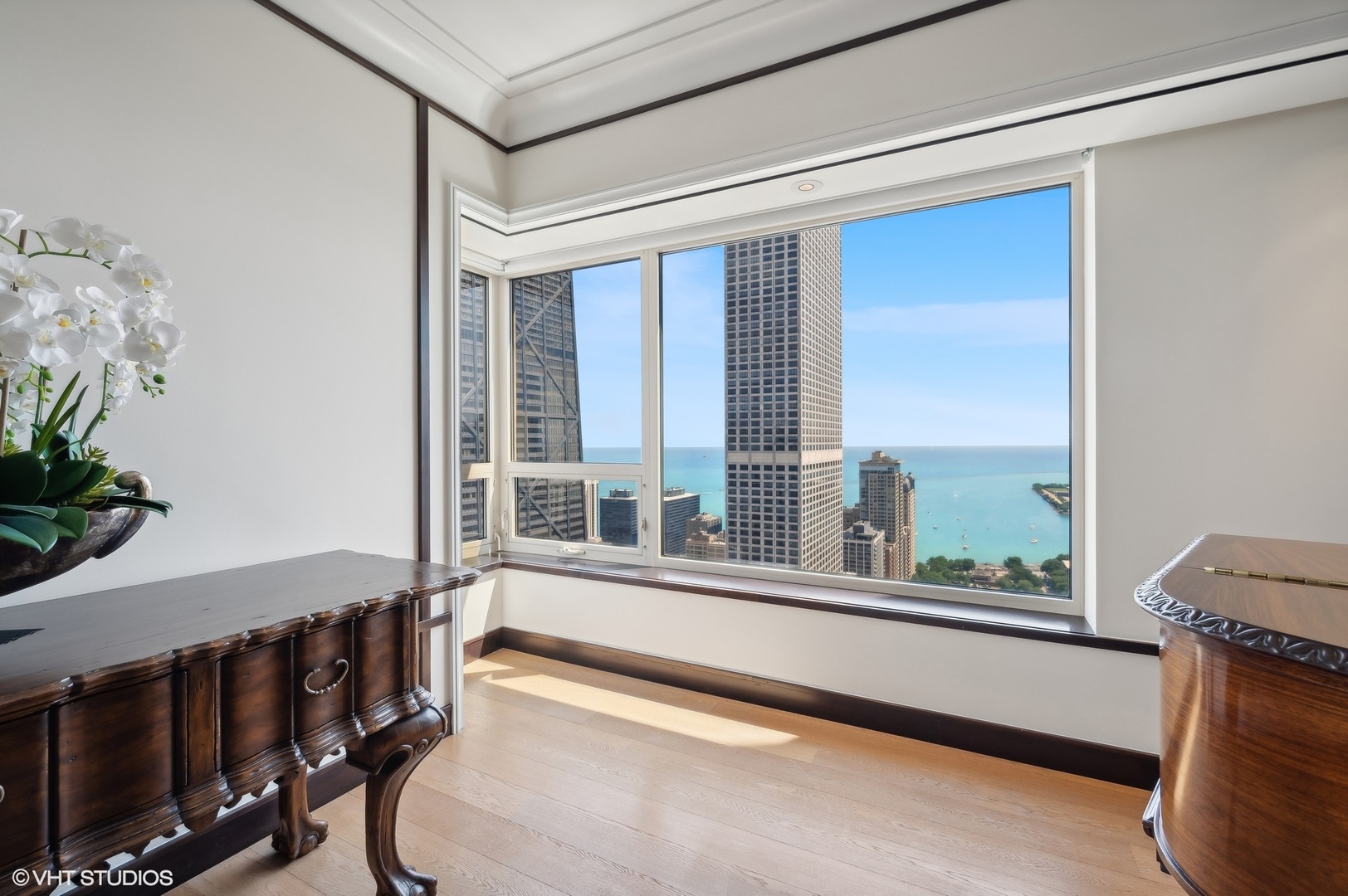 800 N Michigan Avenue Unit: 3902