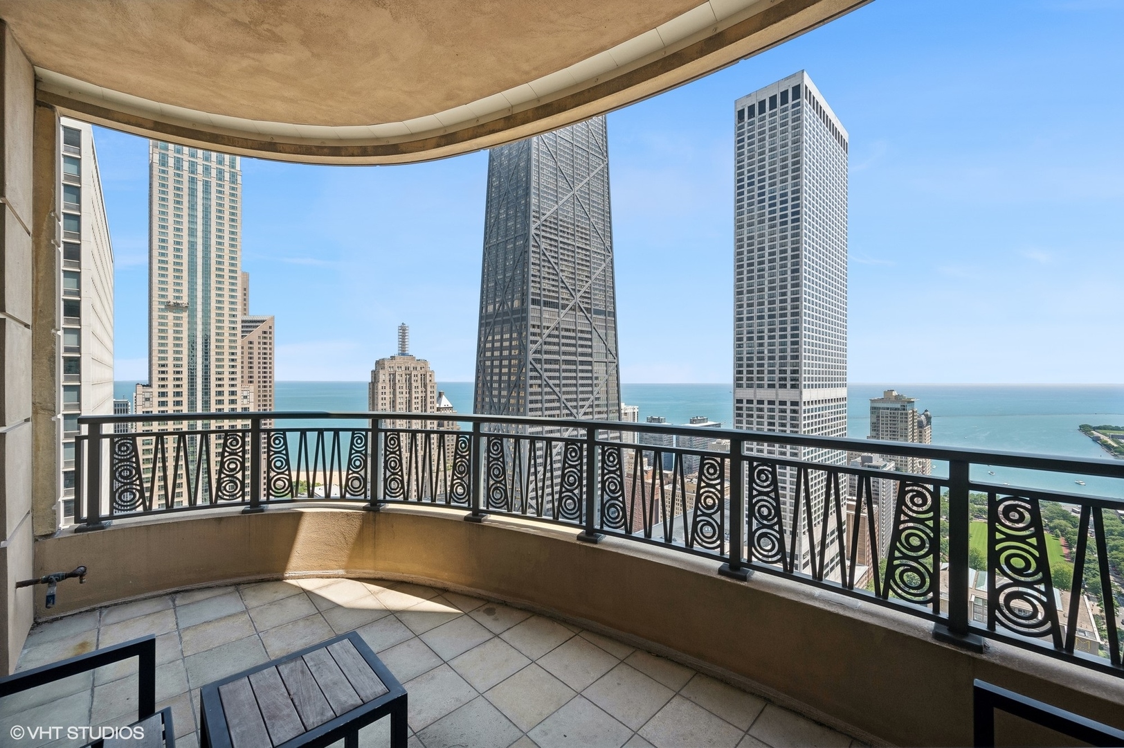 800 N Michigan Avenue Unit: 3902