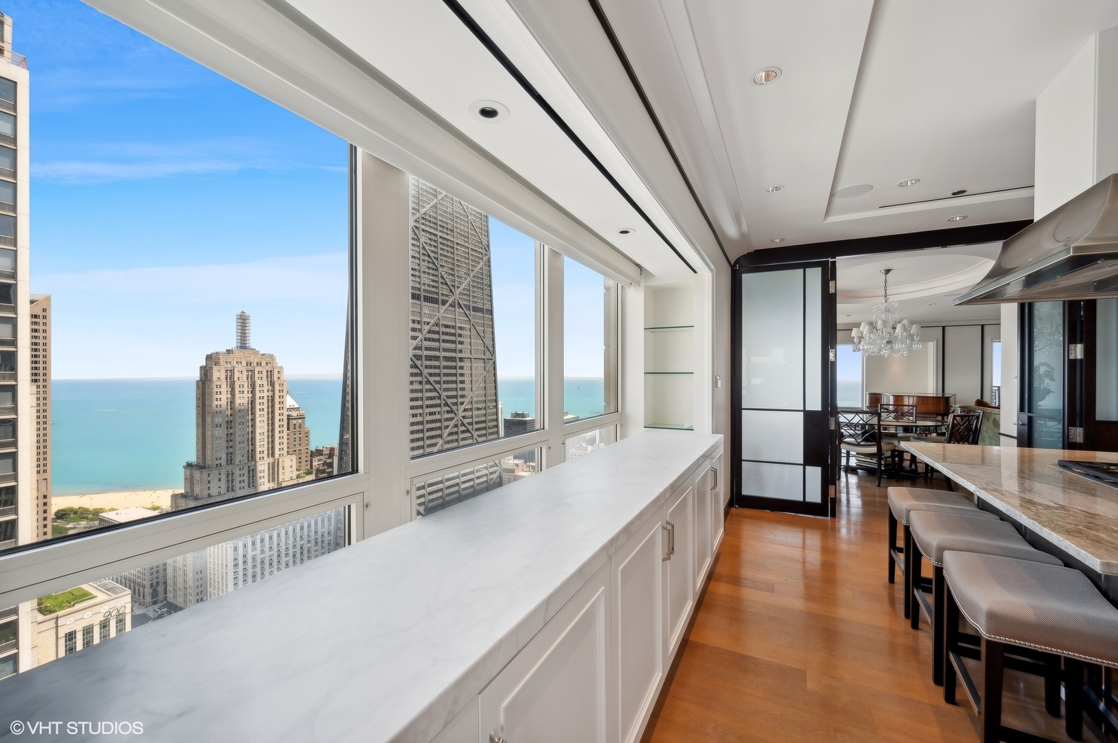 800 N Michigan Avenue Unit: 3902