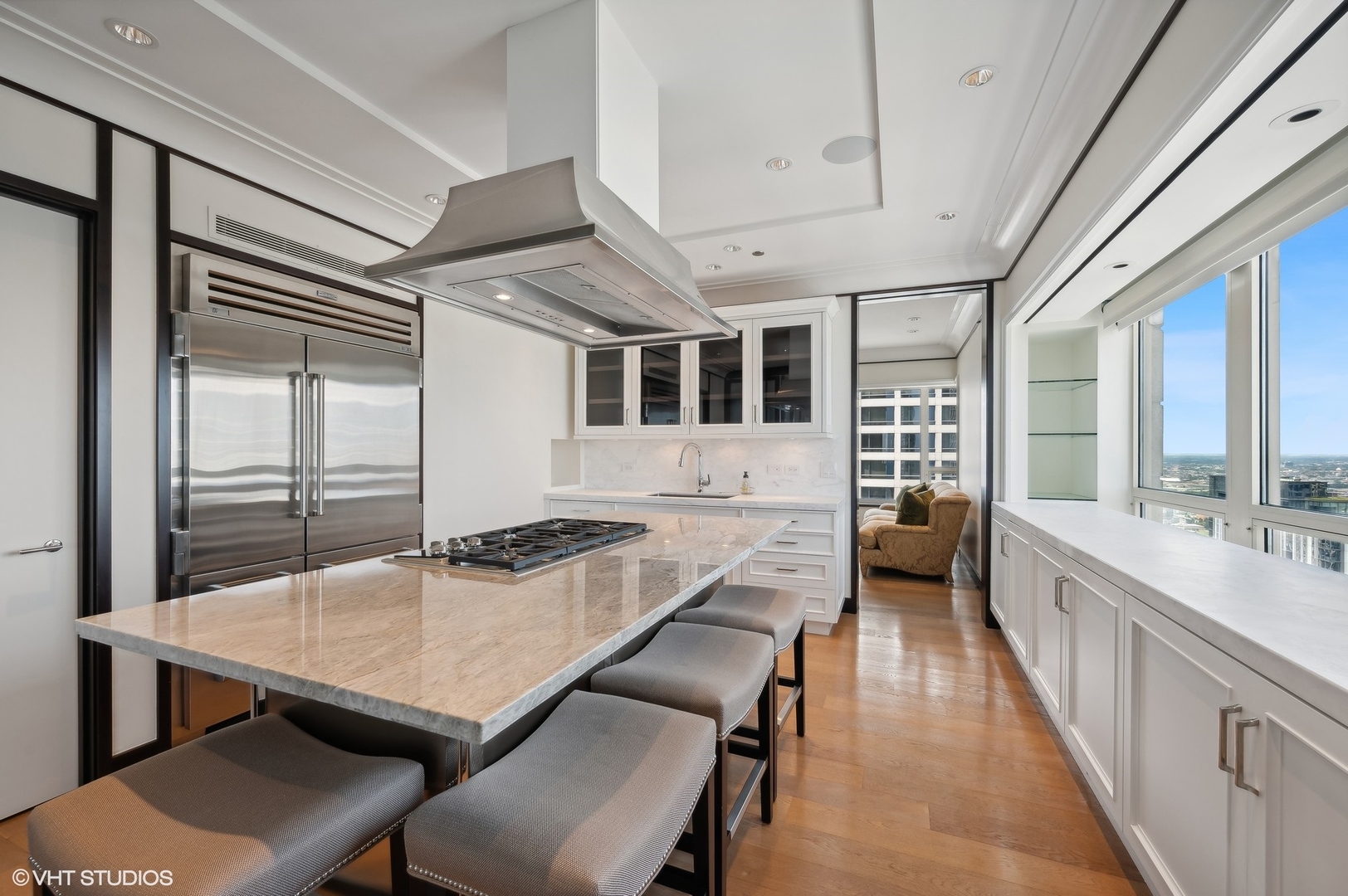 800 N Michigan Avenue Unit: 3902