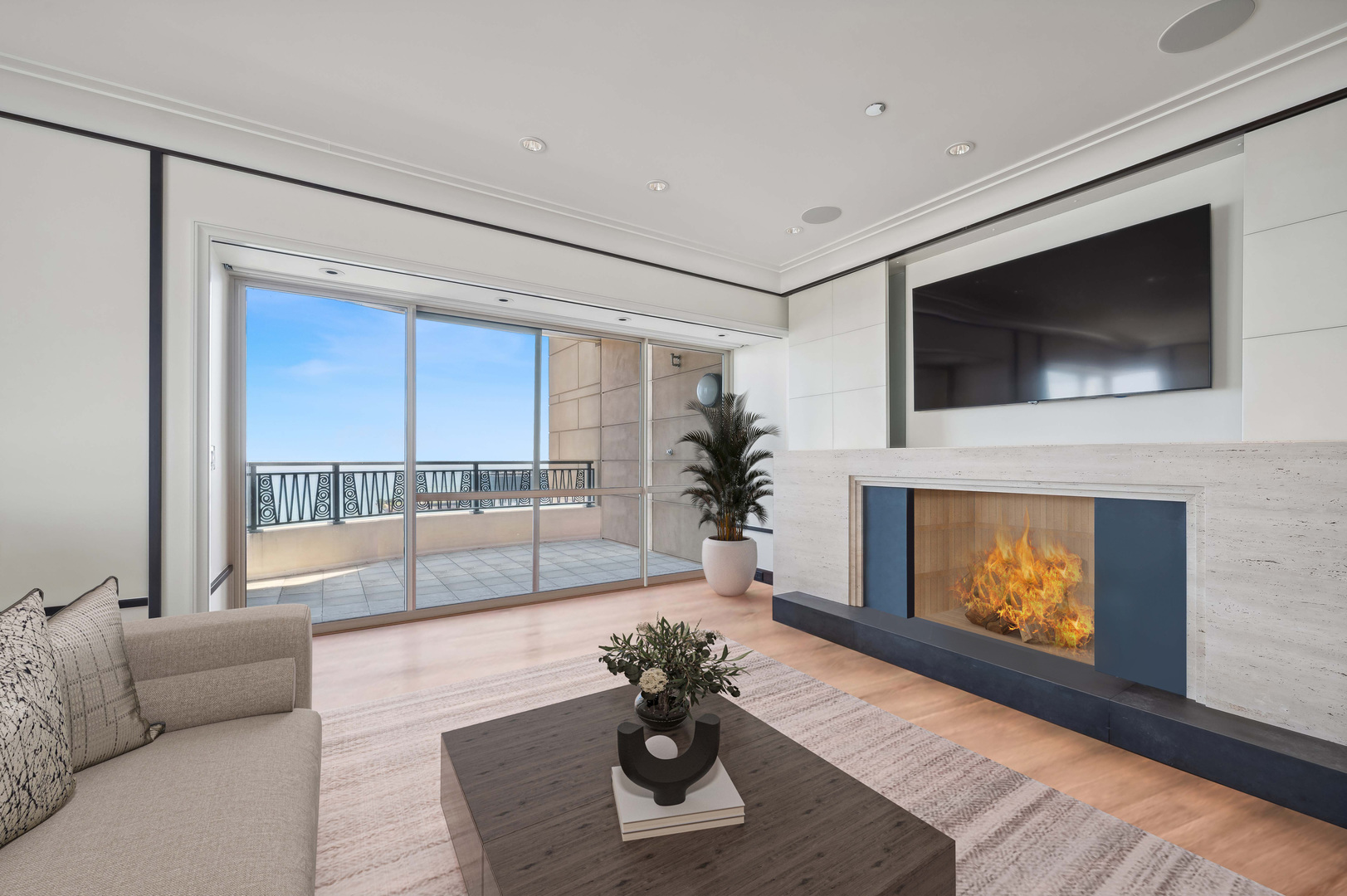 800 N Michigan Avenue Unit: 3902