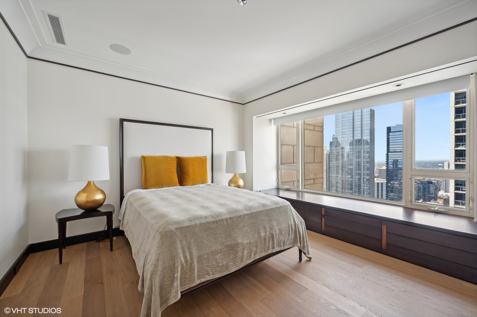 800 N Michigan Avenue Unit: 3902