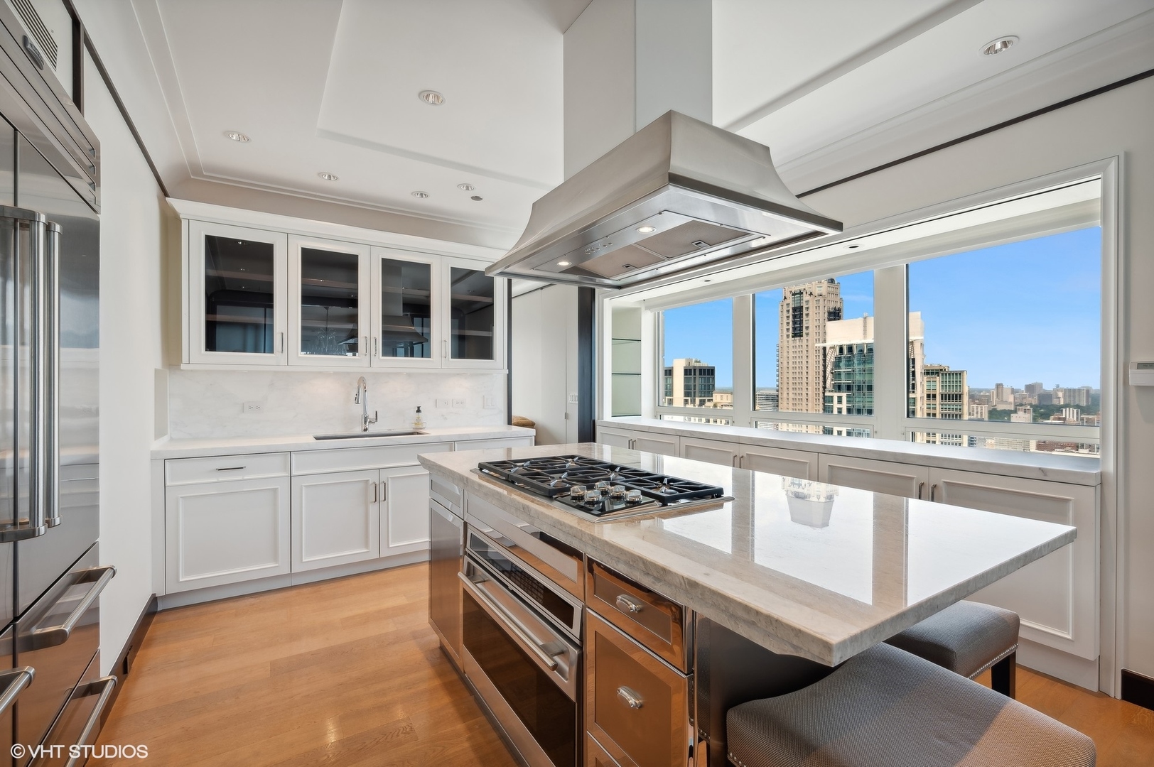 800 N Michigan Avenue Unit: 3902