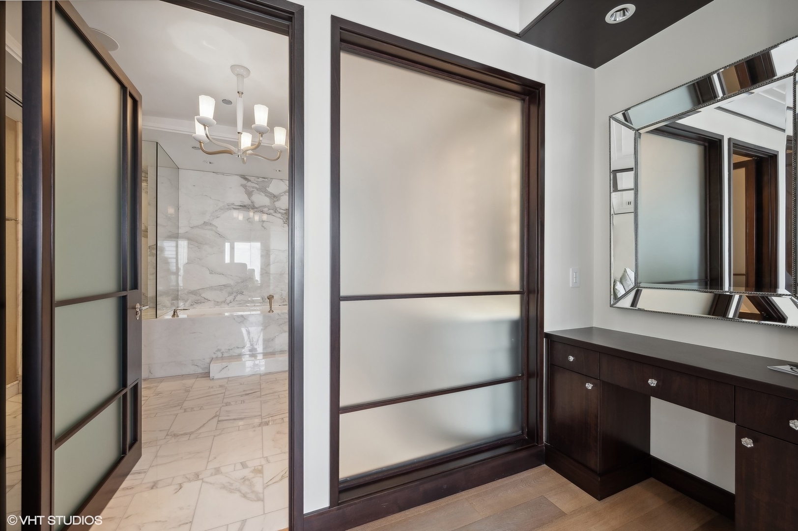 800 N Michigan Avenue Unit: 3902