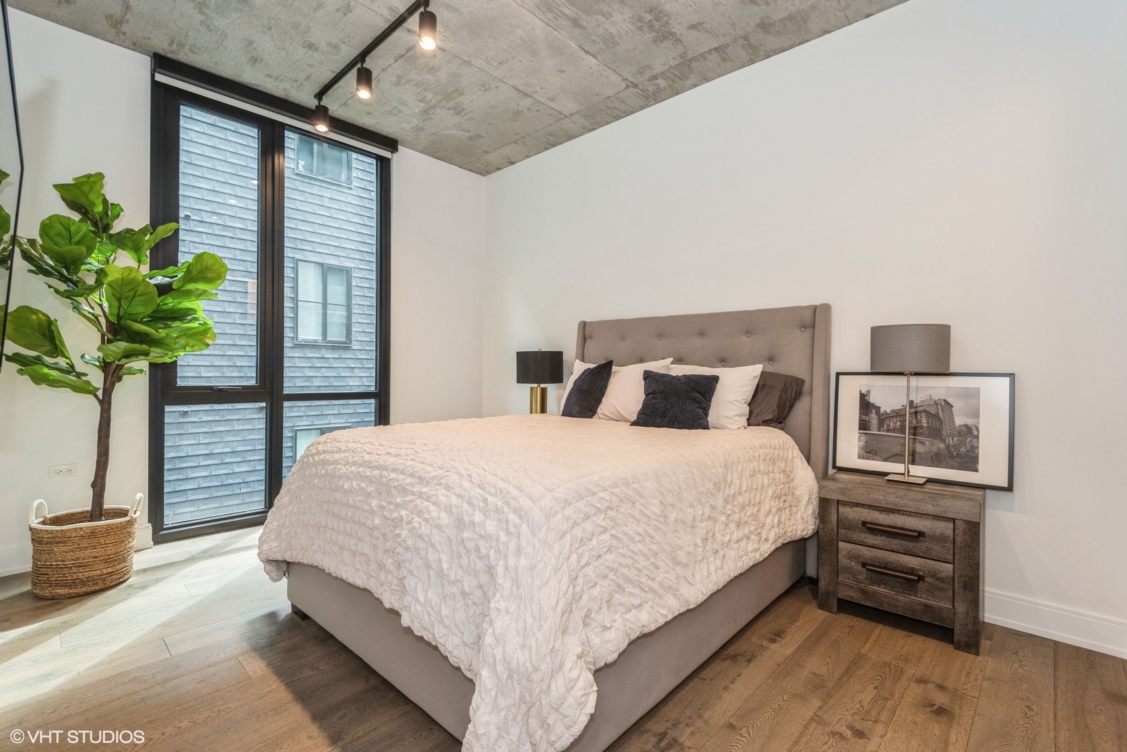 111 S Peoria Street Unit: 406