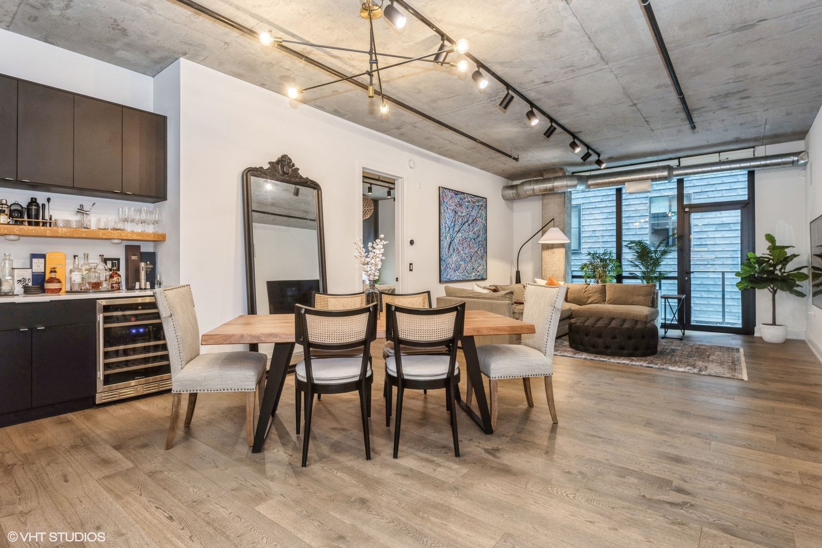 111 S Peoria Street Unit: 406