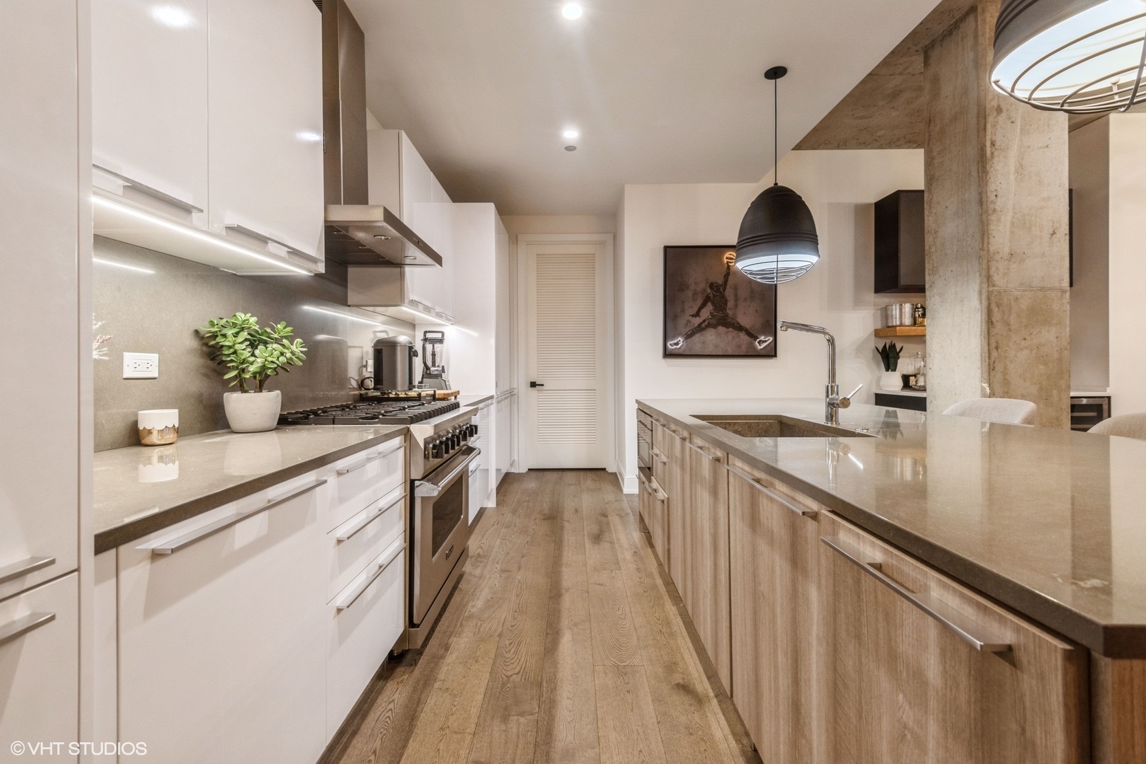 111 S Peoria Street Unit: 406