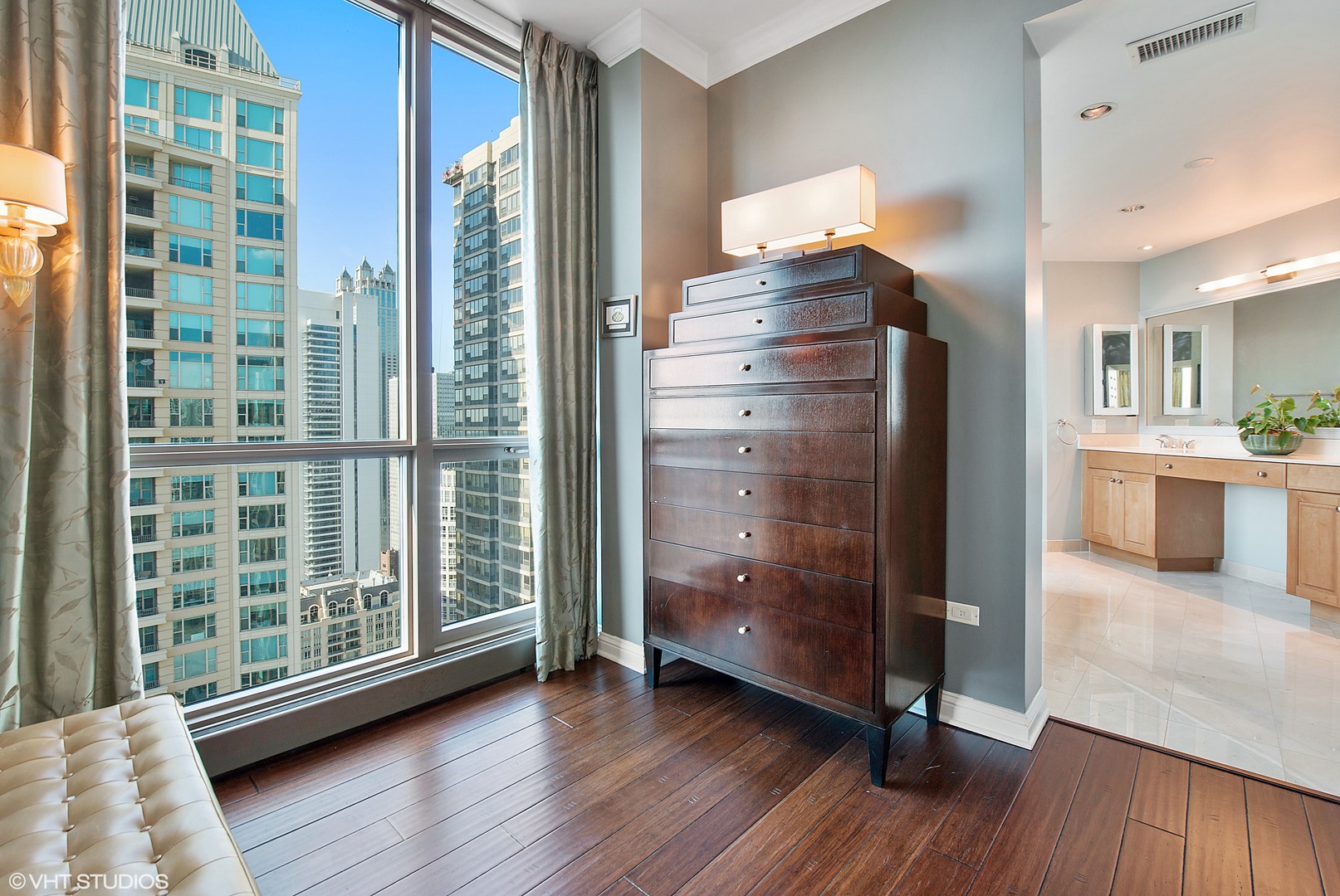 21 E HURON Street Unit: 4005