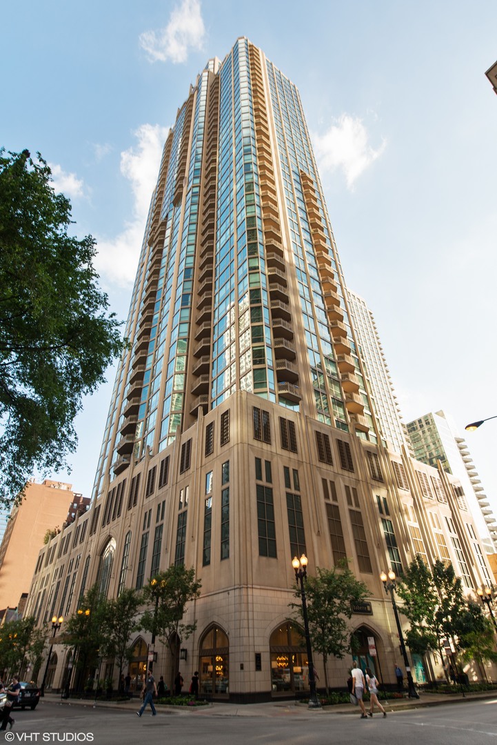 21 E HURON Street Unit: 4005
