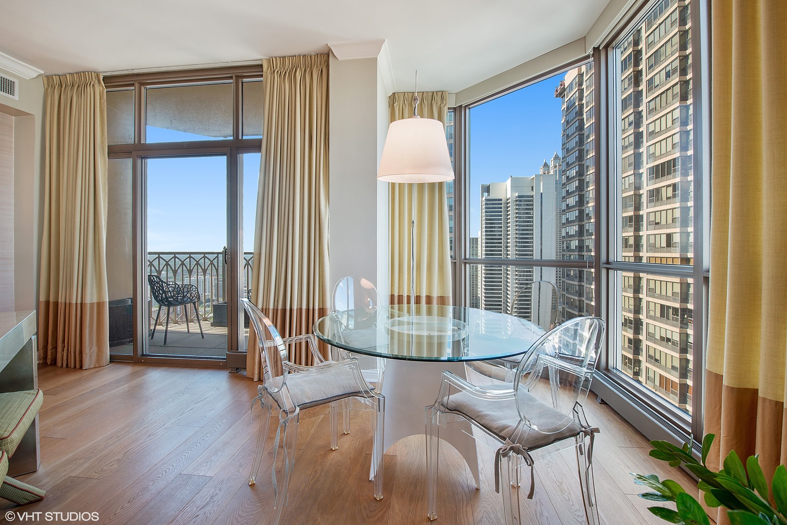 21 E HURON Street Unit: 4005