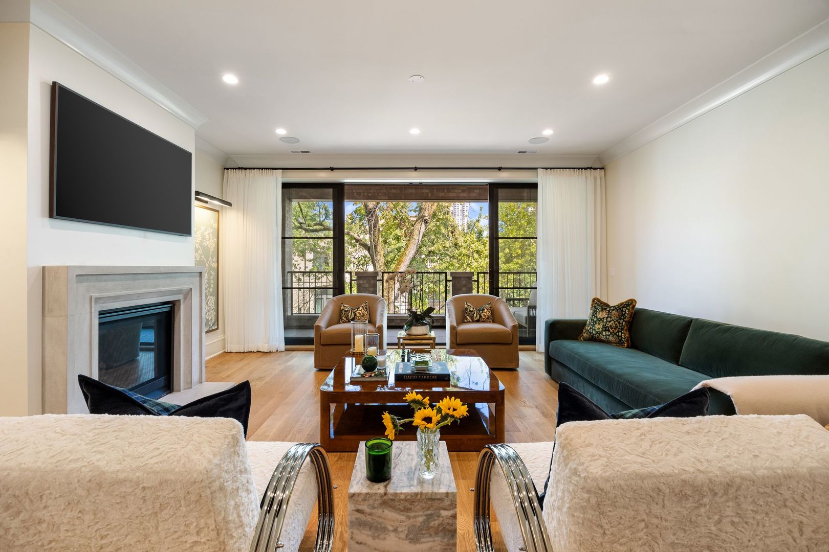 2034 N Mohawk Street Unit: 3