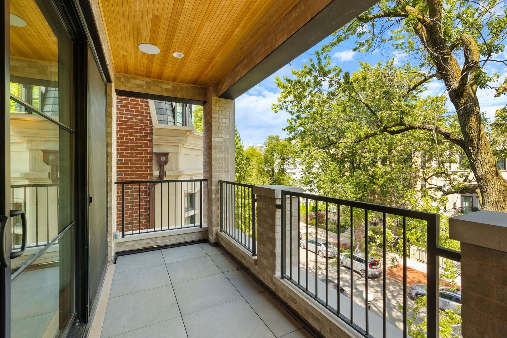 2034 N Mohawk Street Unit: 3