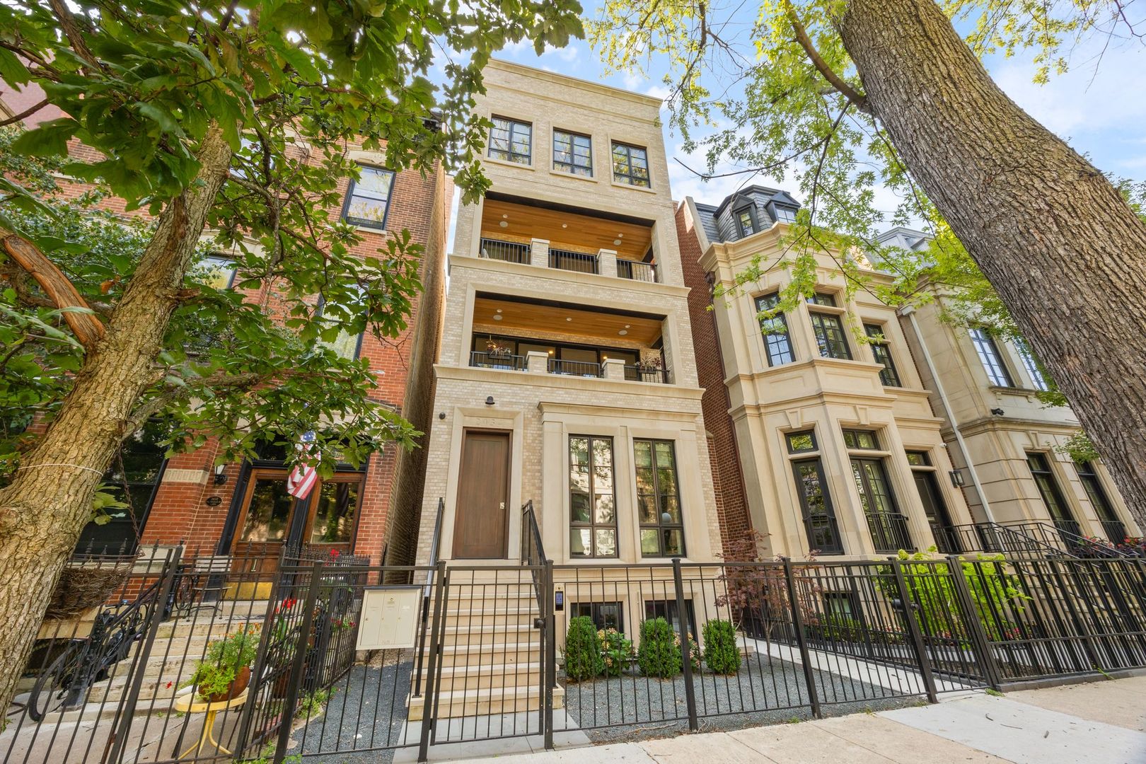 2034 N Mohawk Street Unit: 3