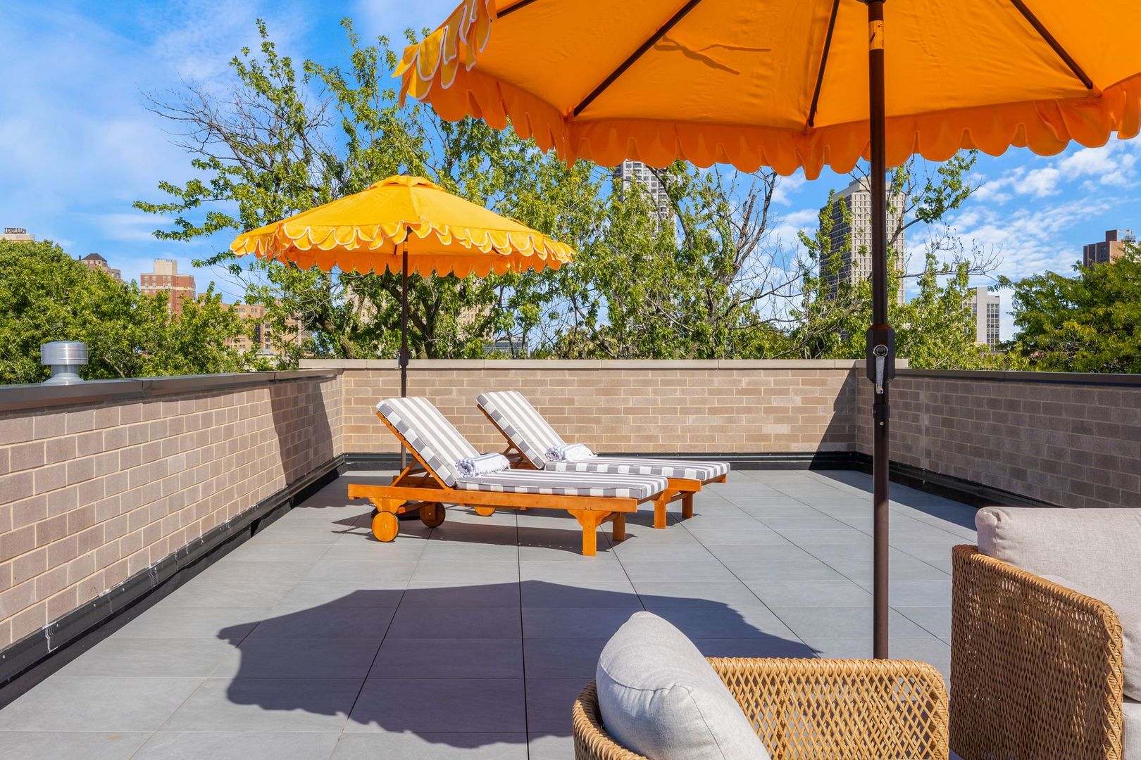 2034 N Mohawk Street Unit: 3