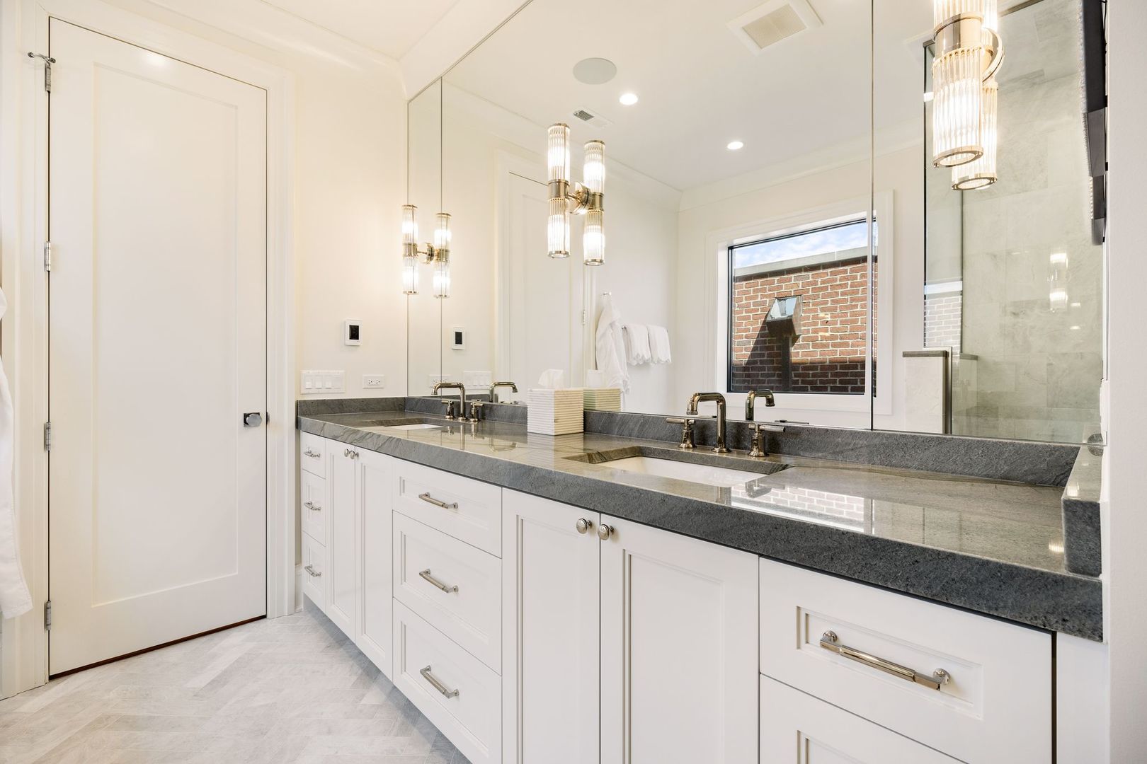 2034 N Mohawk Street Unit: 3