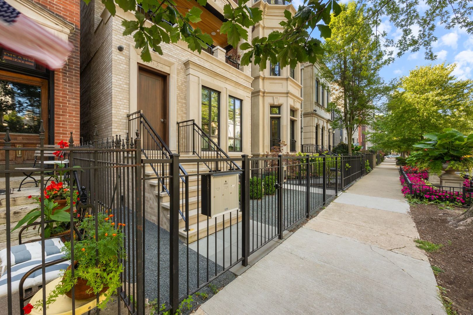 2034 N Mohawk Street Unit: 3