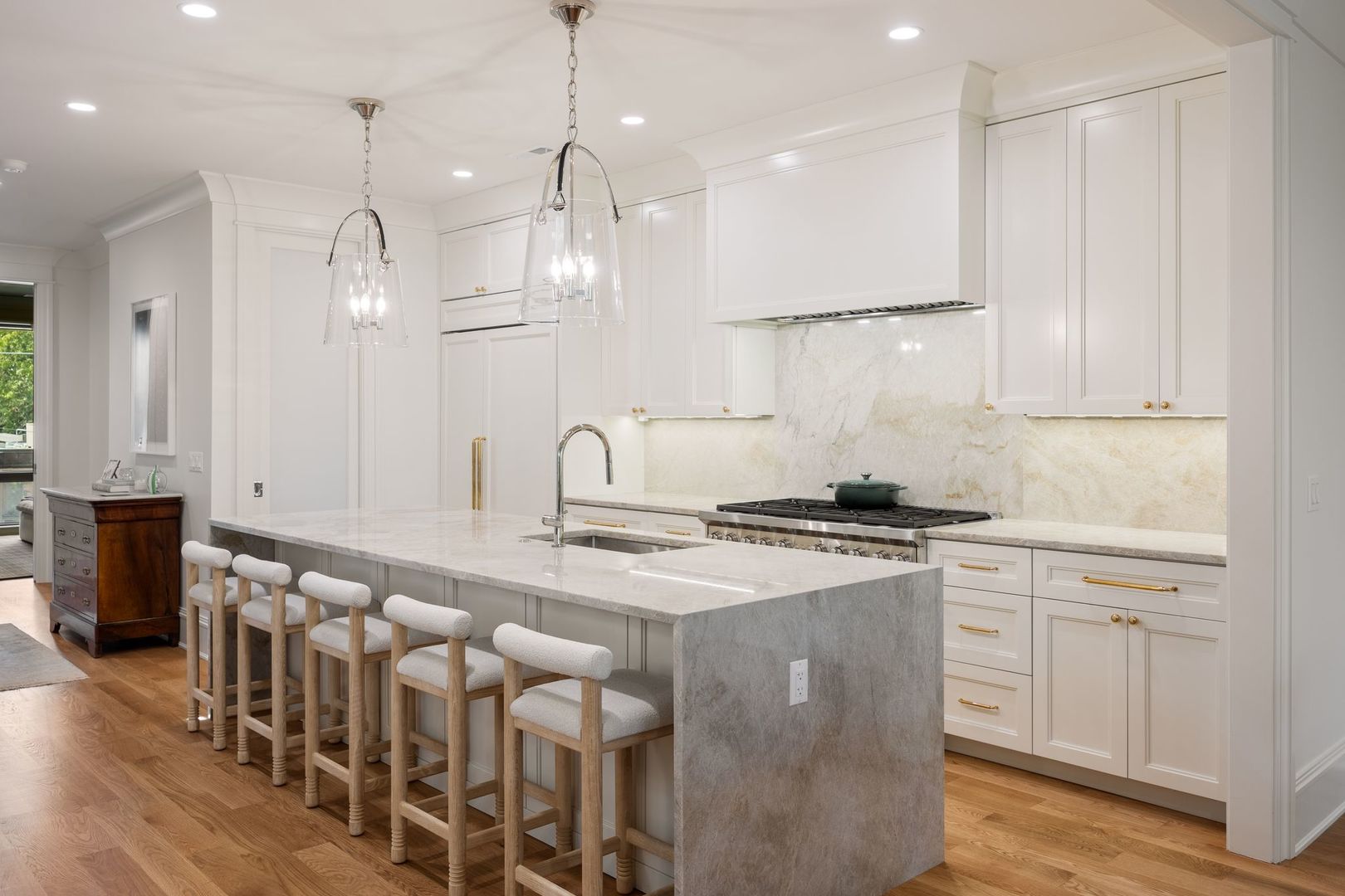 2034 N Mohawk Street Unit: 3