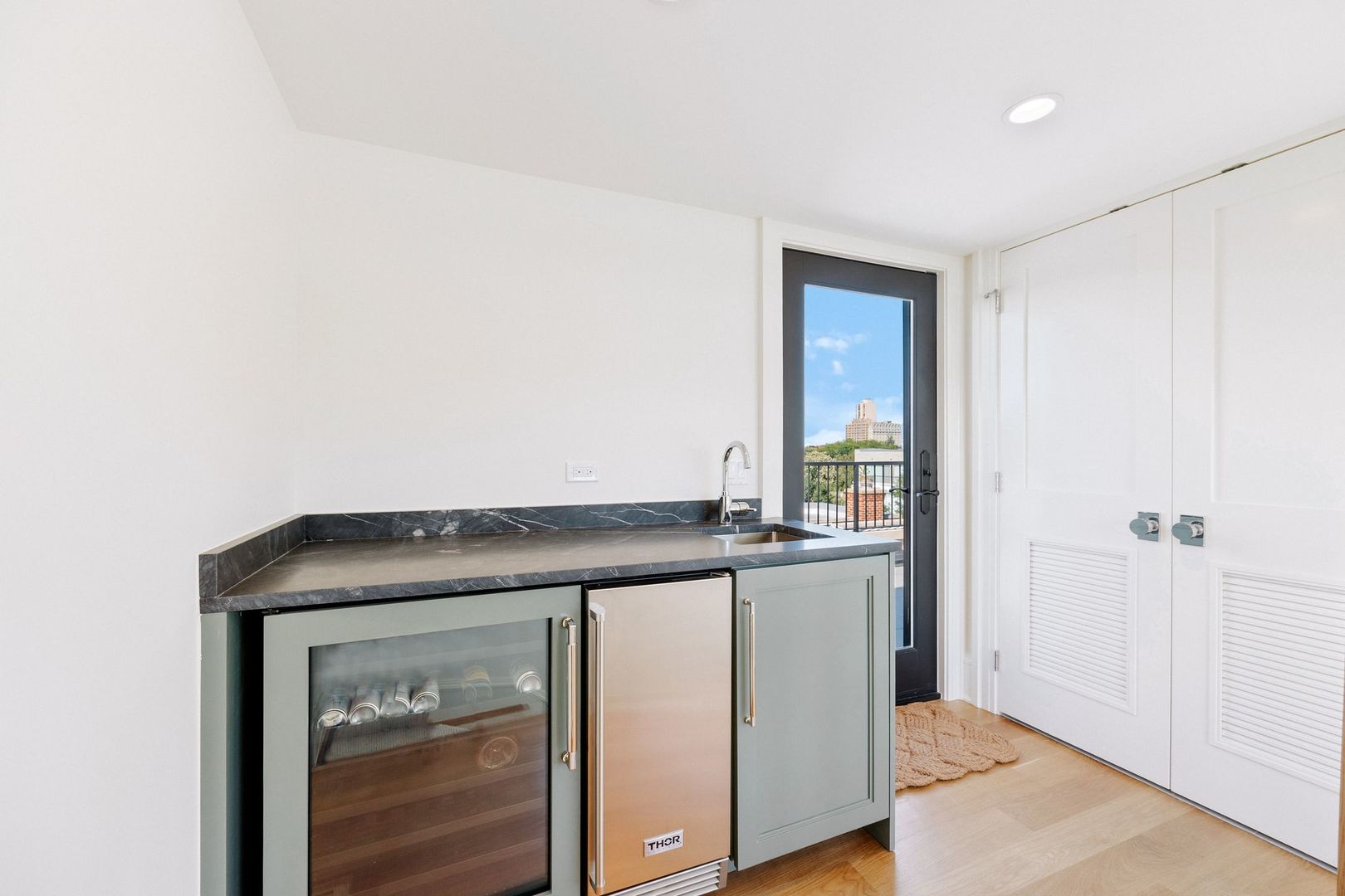 2034 N Mohawk Street Unit: 3